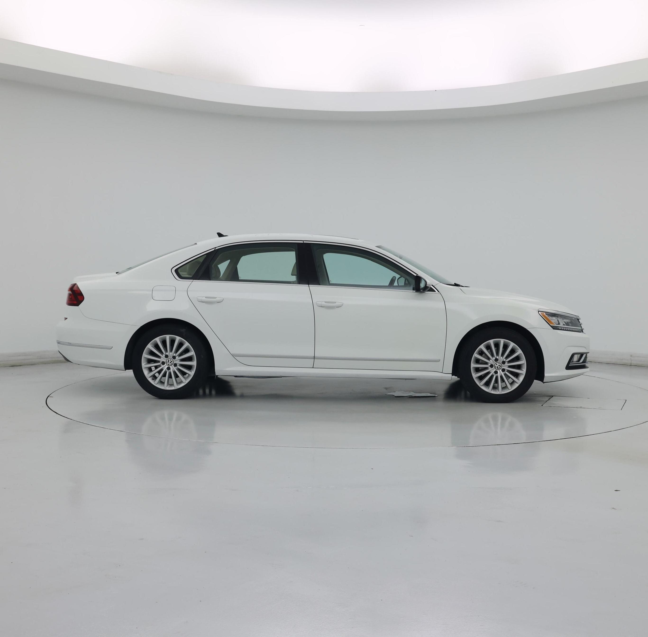 Thumbnail: 2017 Volkswagen Passat - 7