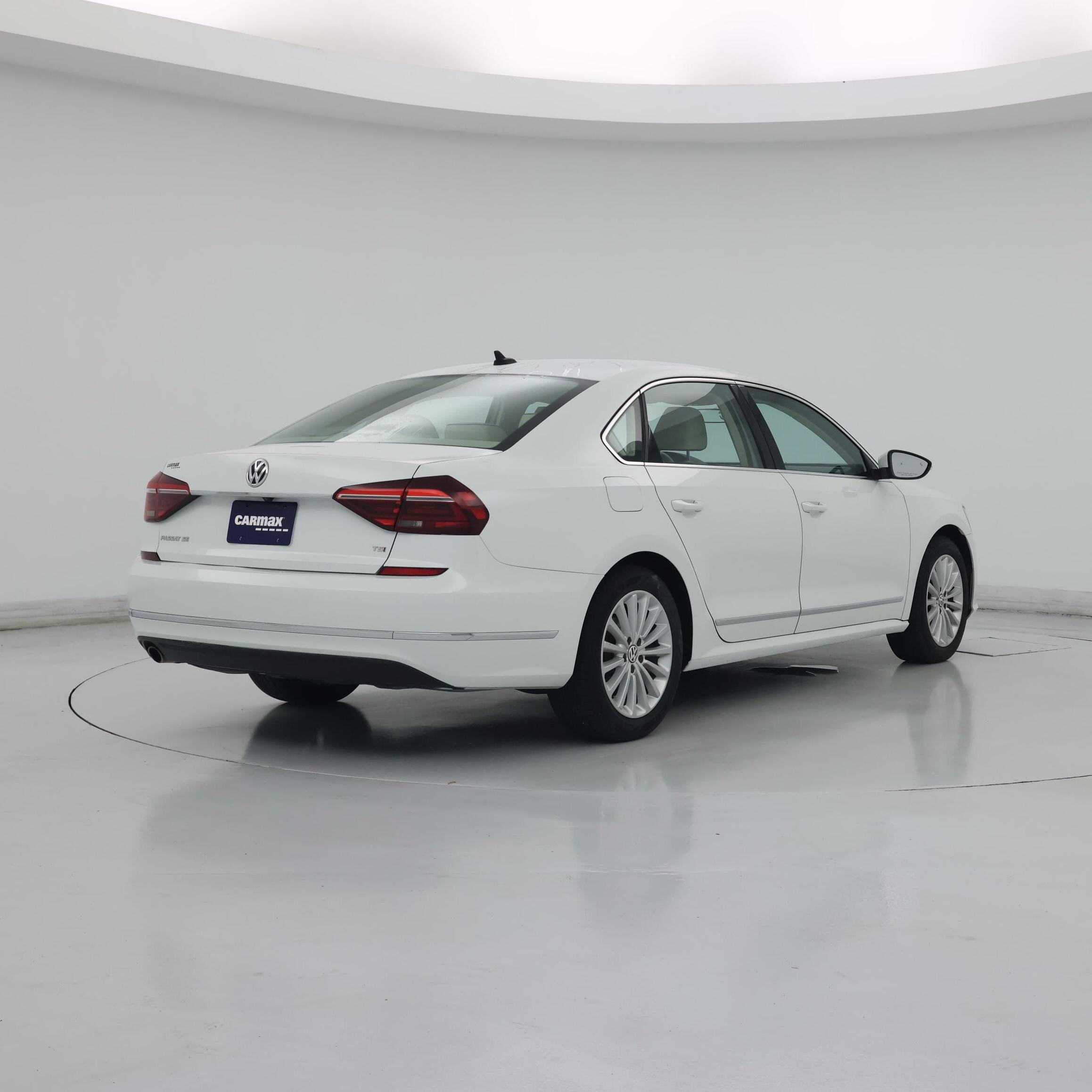 Thumbnail: 2017 Volkswagen Passat - 8