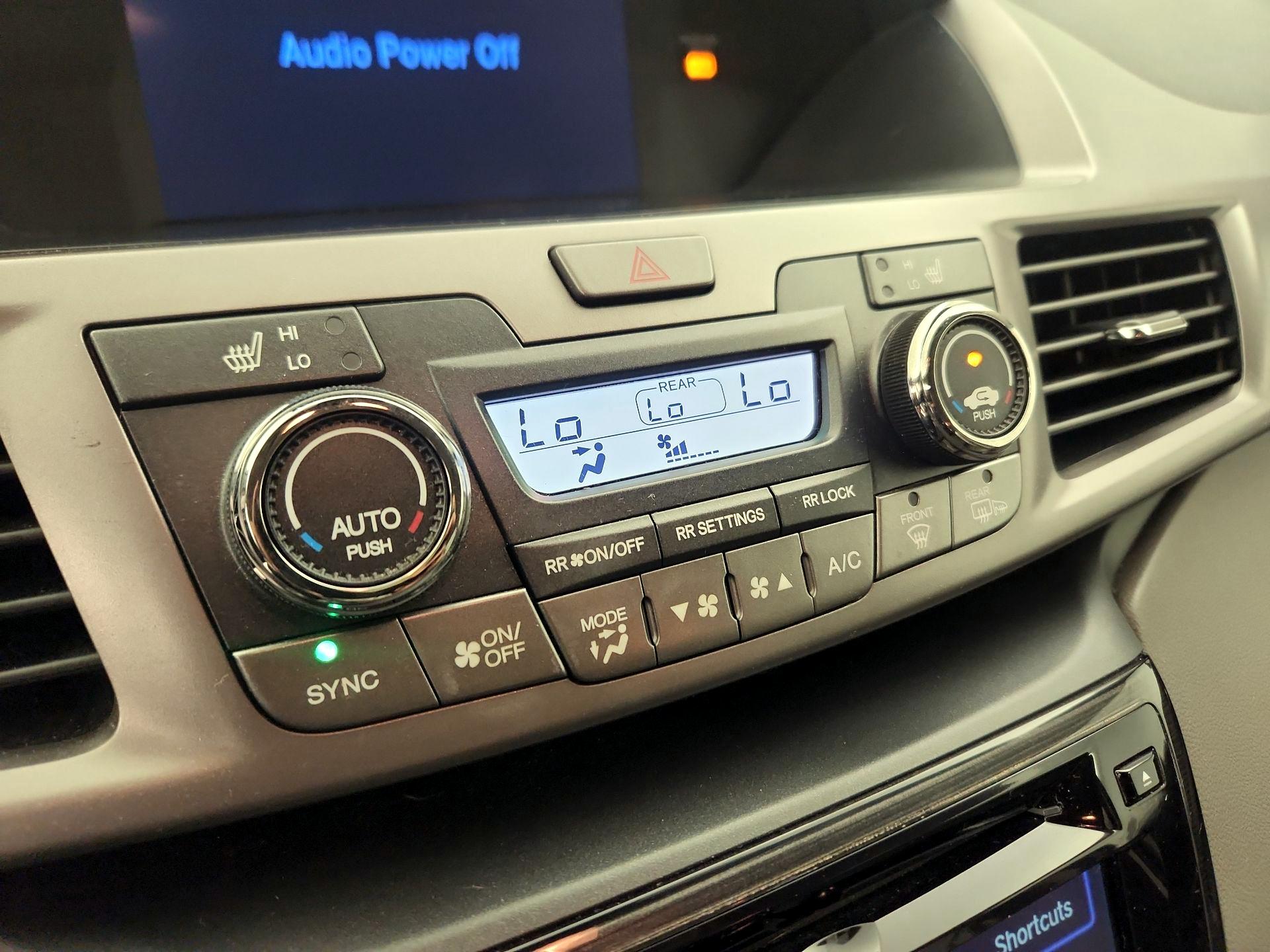 Thumbnail: 2015 Honda Odyssey - 17