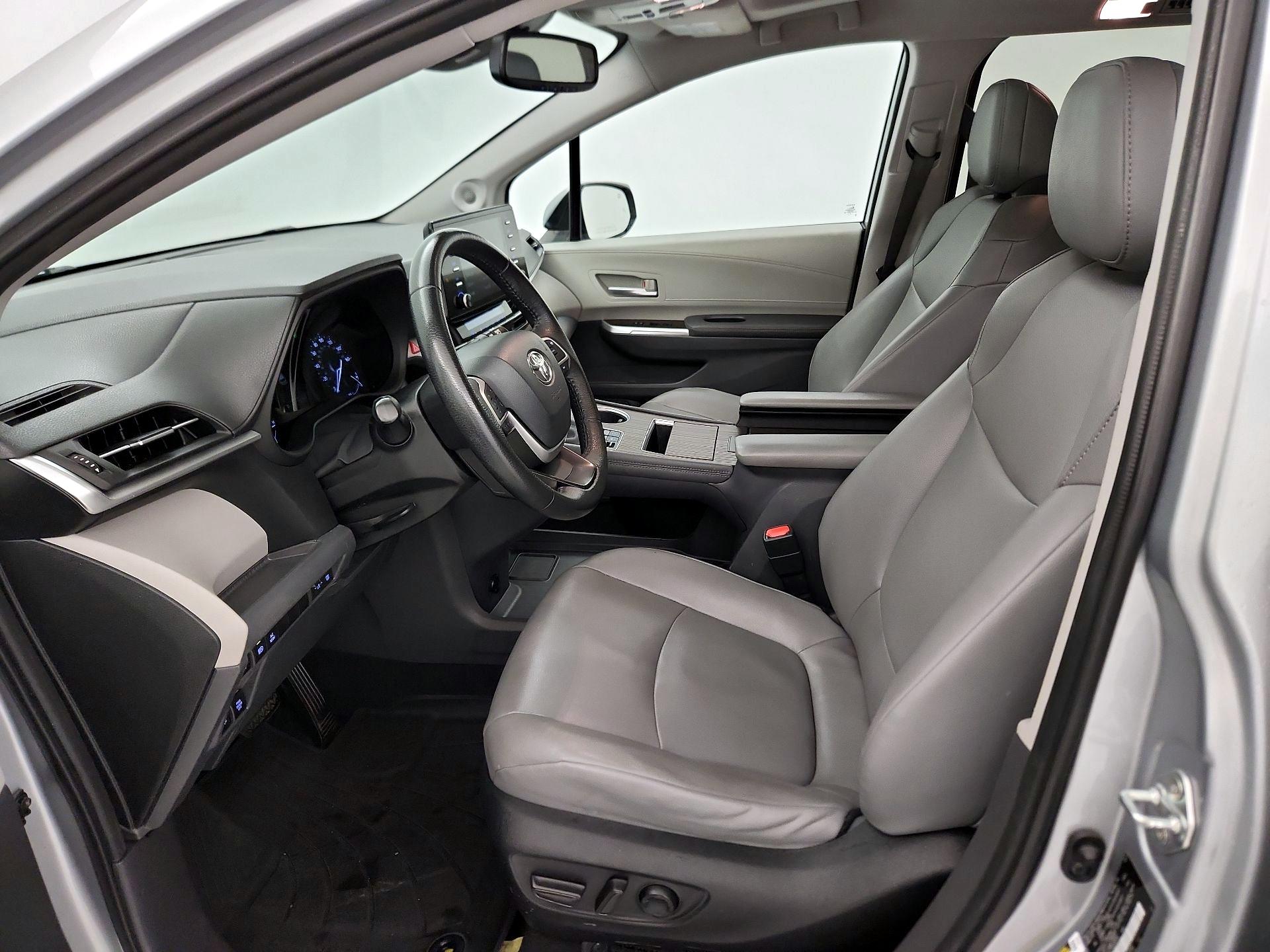 Thumbnail: 2022 Toyota Sienna - 11