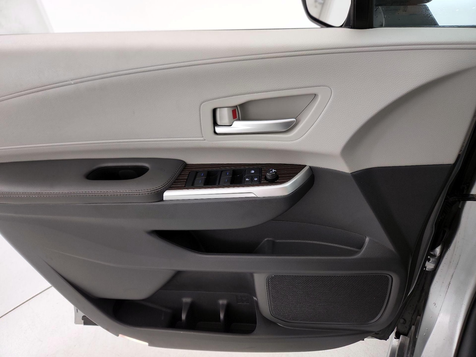 2022 Toyota Sienna XLE - Photo 13