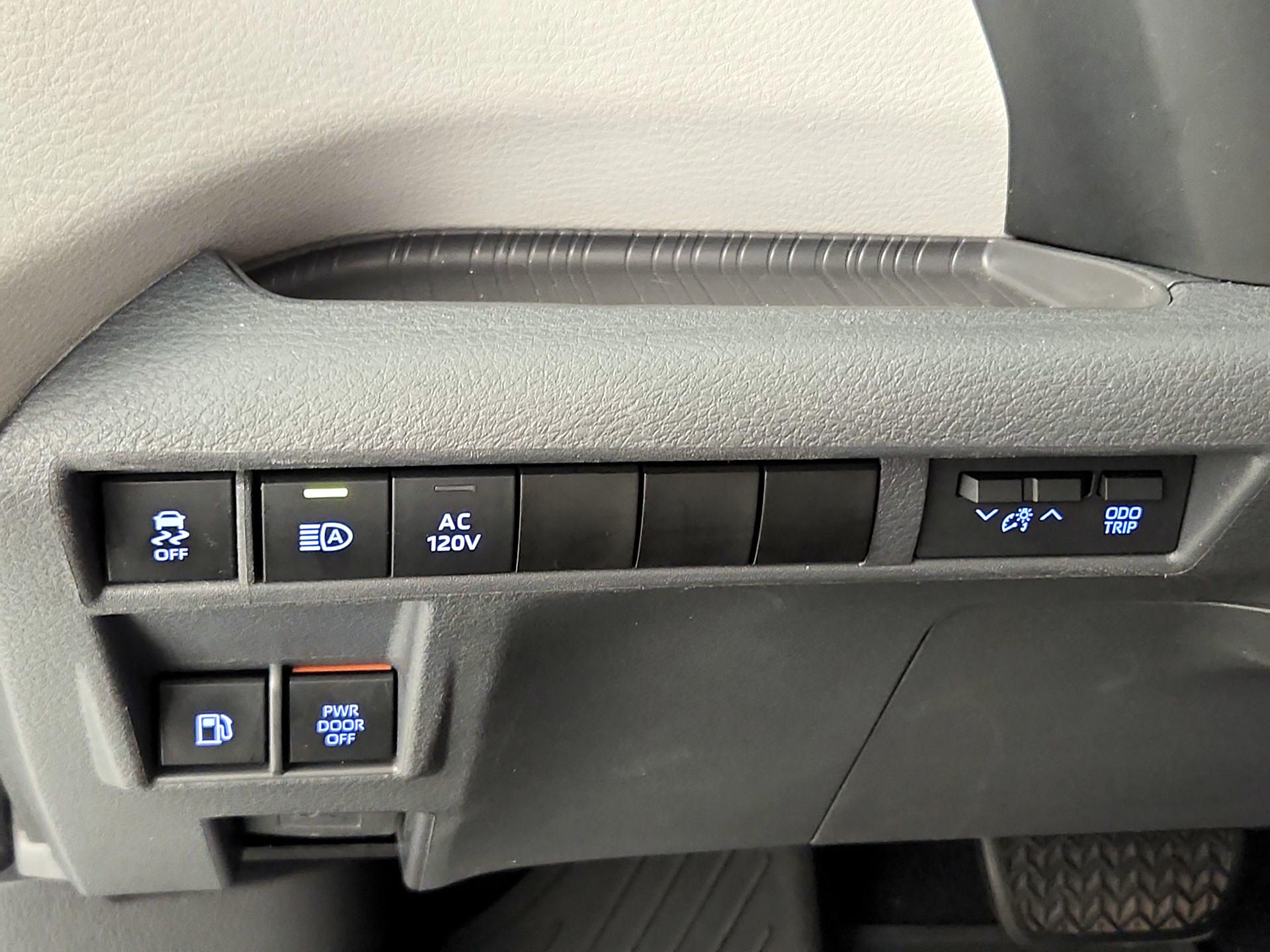 Thumbnail: 2022 Toyota Sienna - 13