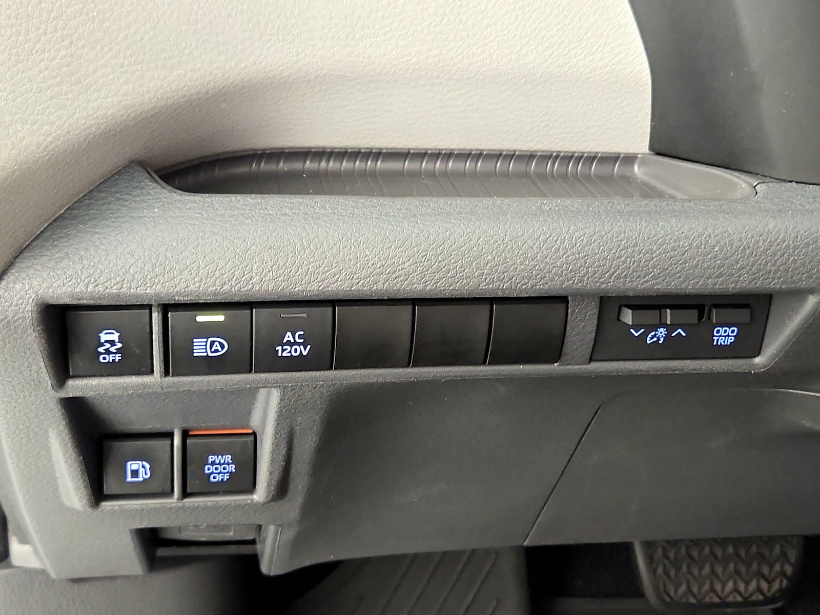 2022 Toyota Sienna XLE - Photo 14