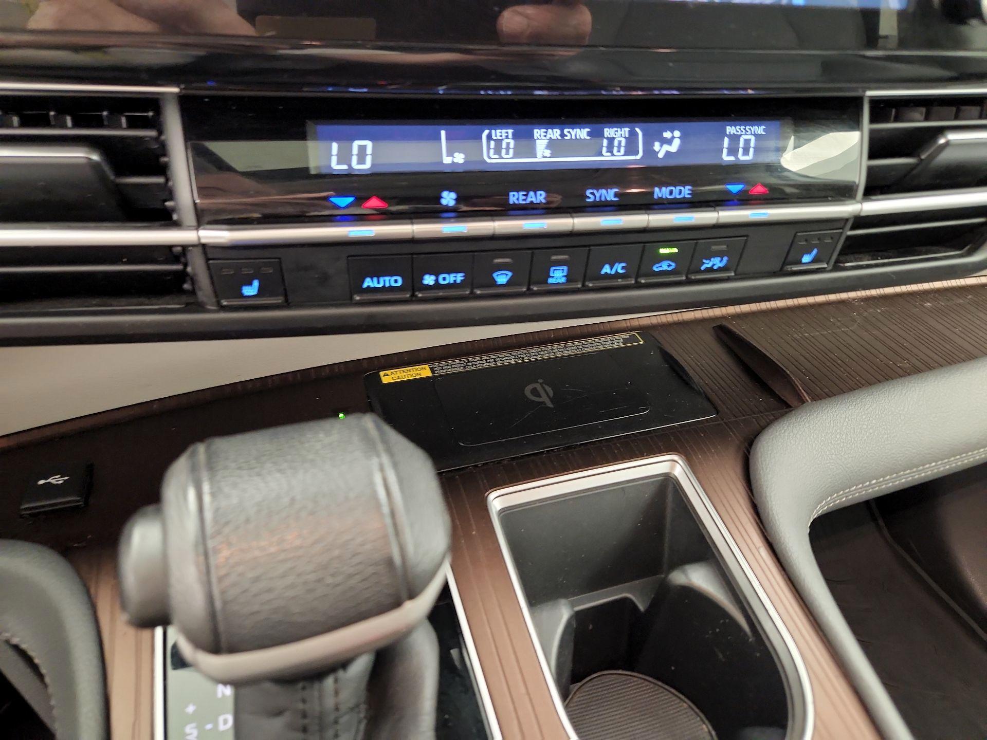 Thumbnail: 2022 Toyota Sienna - 17