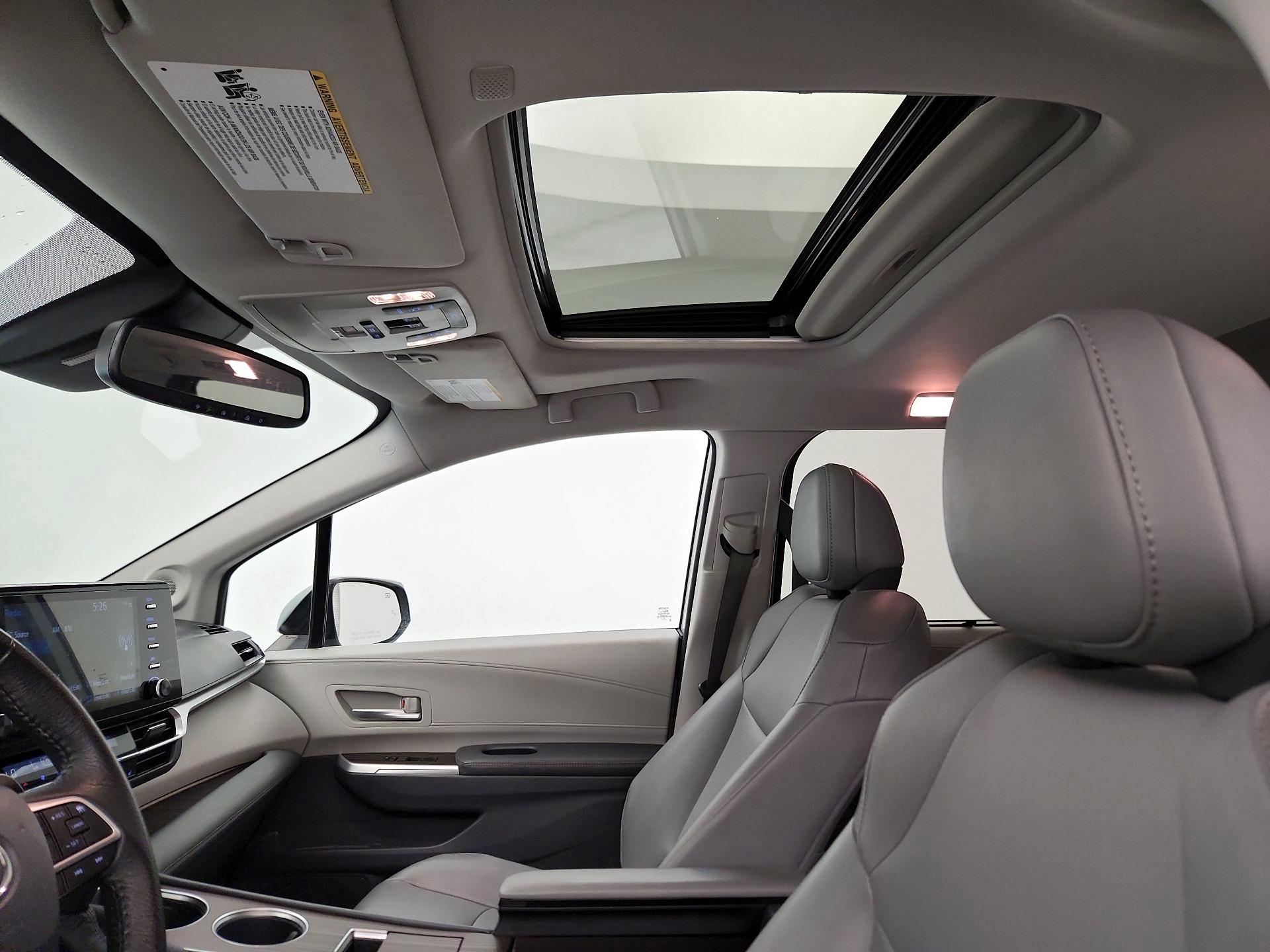 Thumbnail: 2022 Toyota Sienna - 20