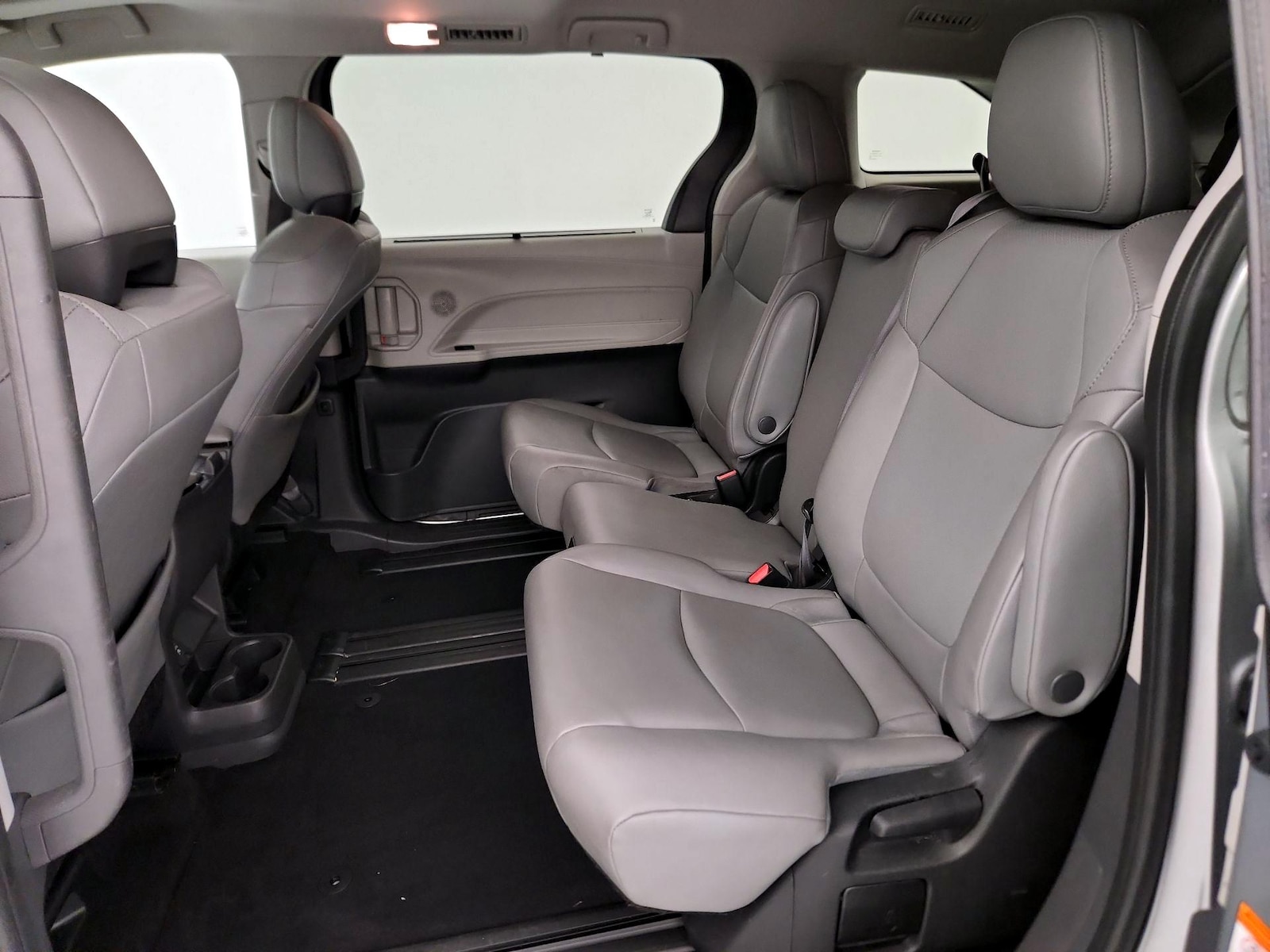 2022 Toyota Sienna XLE - Photo 22