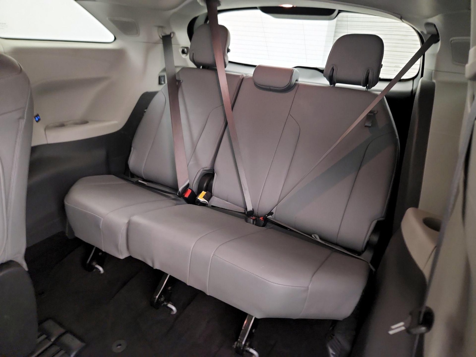2022 Toyota Sienna XLE - Photo 23