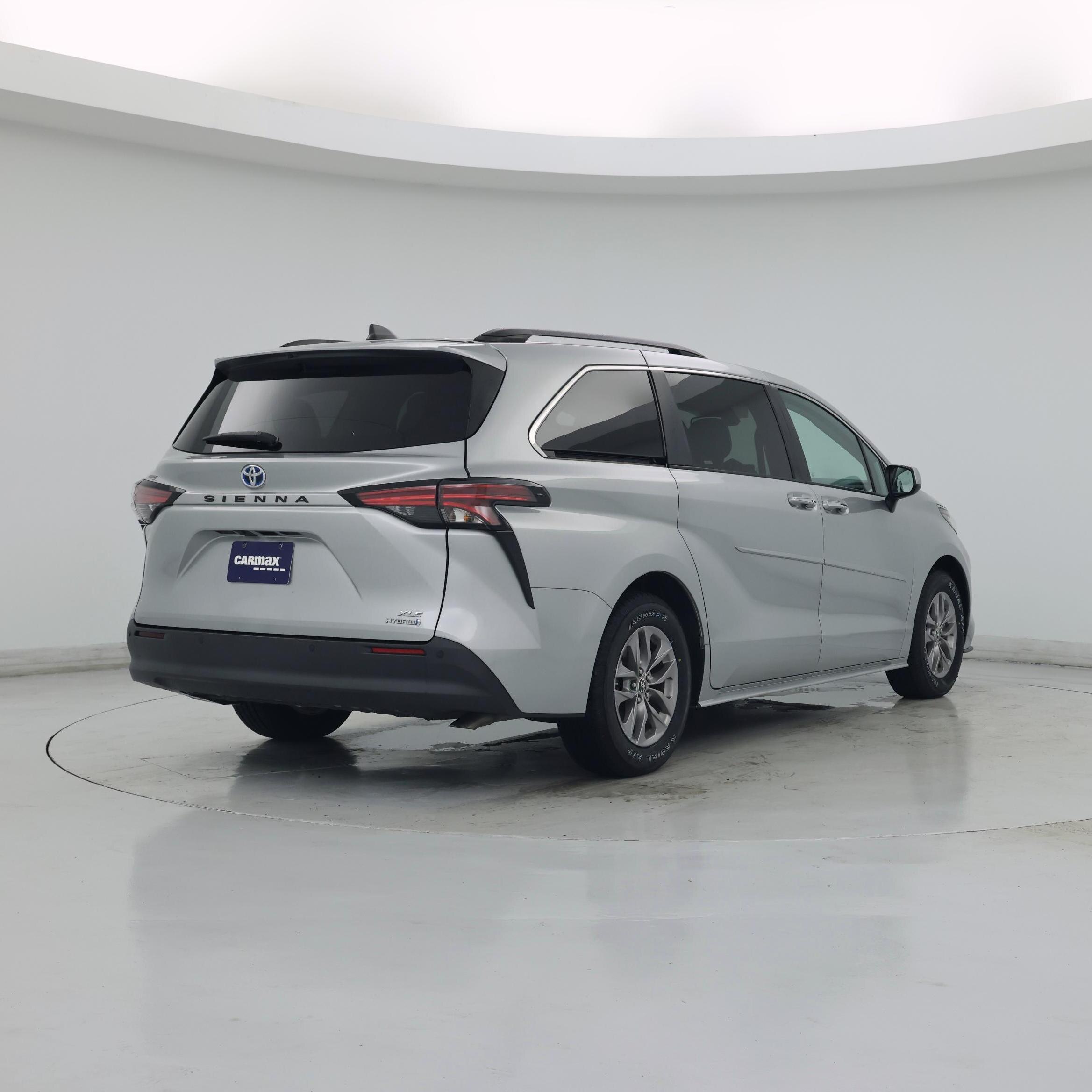Thumbnail: 2022 Toyota Sienna - 8