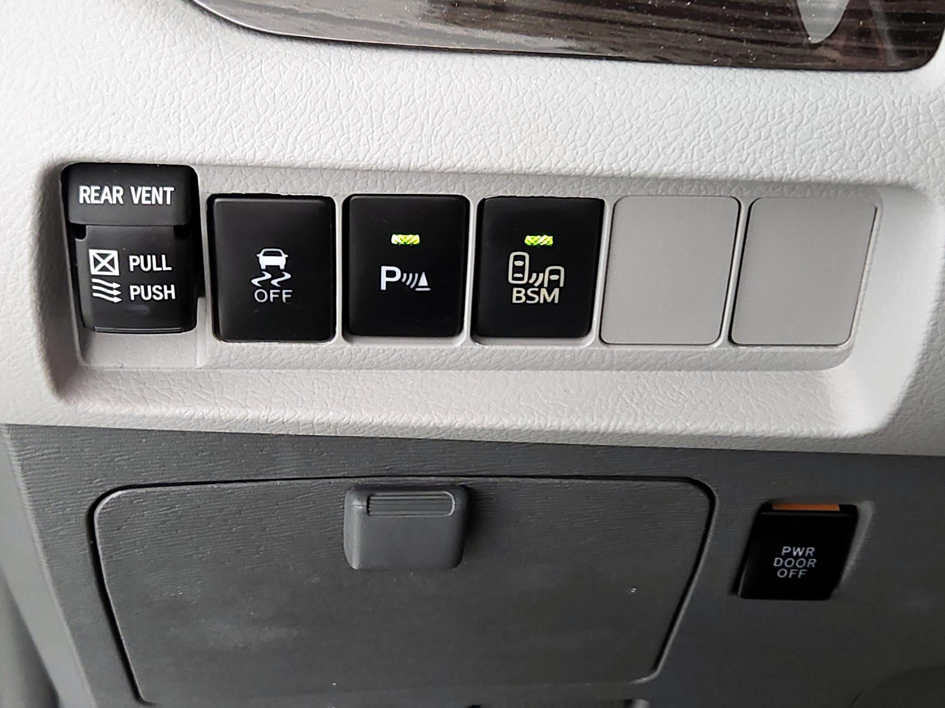 Thumbnail: 2016 Toyota Sienna - 13