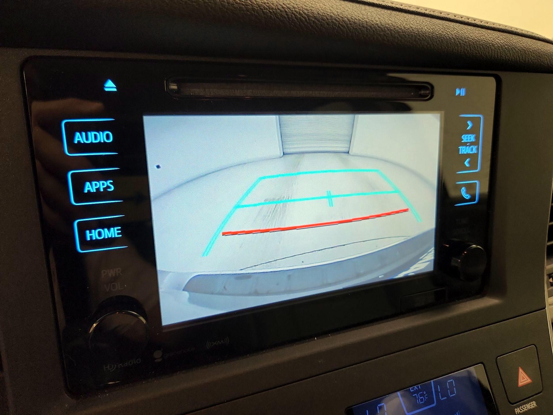 Thumbnail: 2016 Toyota Sienna - 15