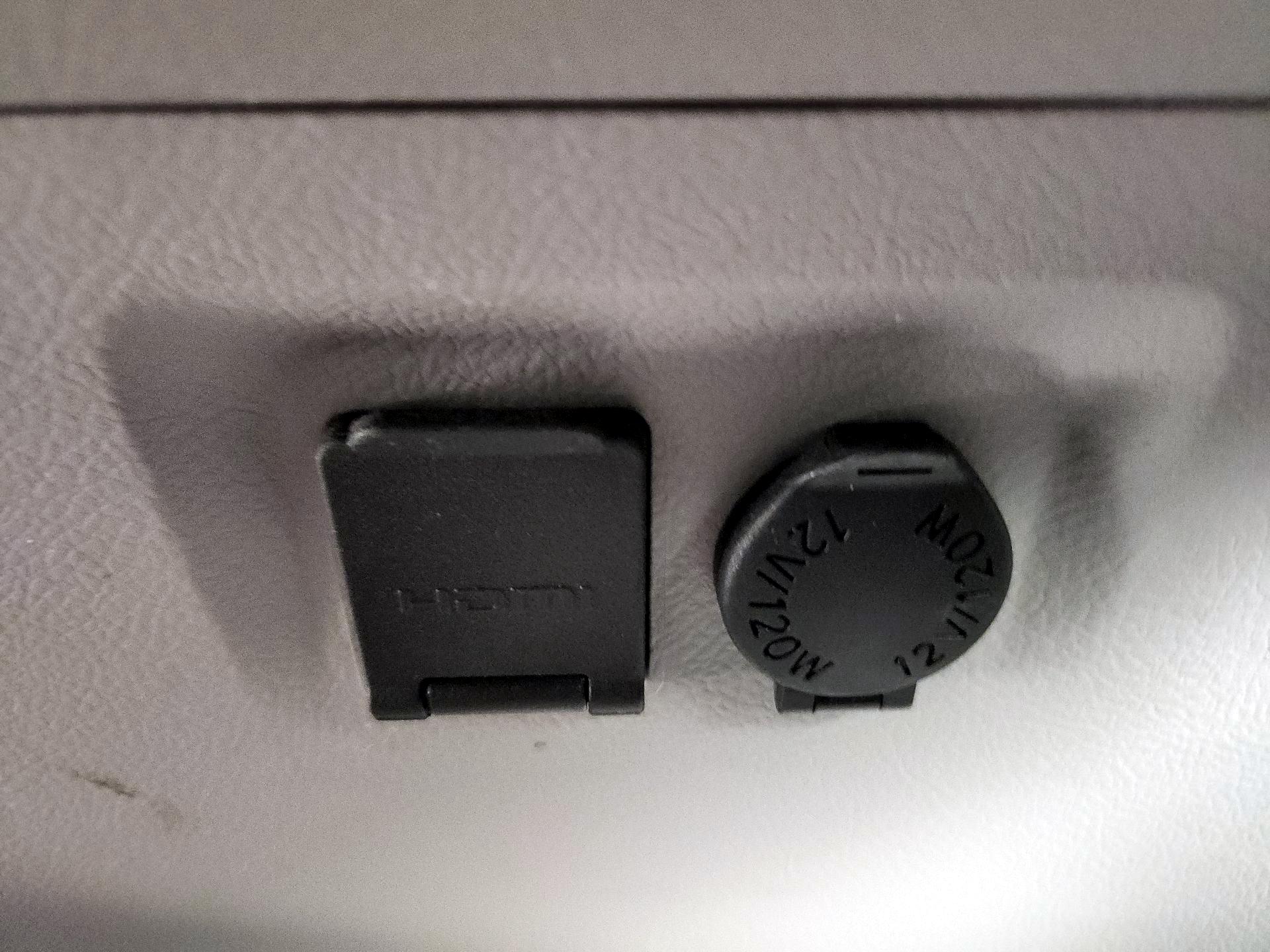 Thumbnail: 2016 Toyota Sienna - 19