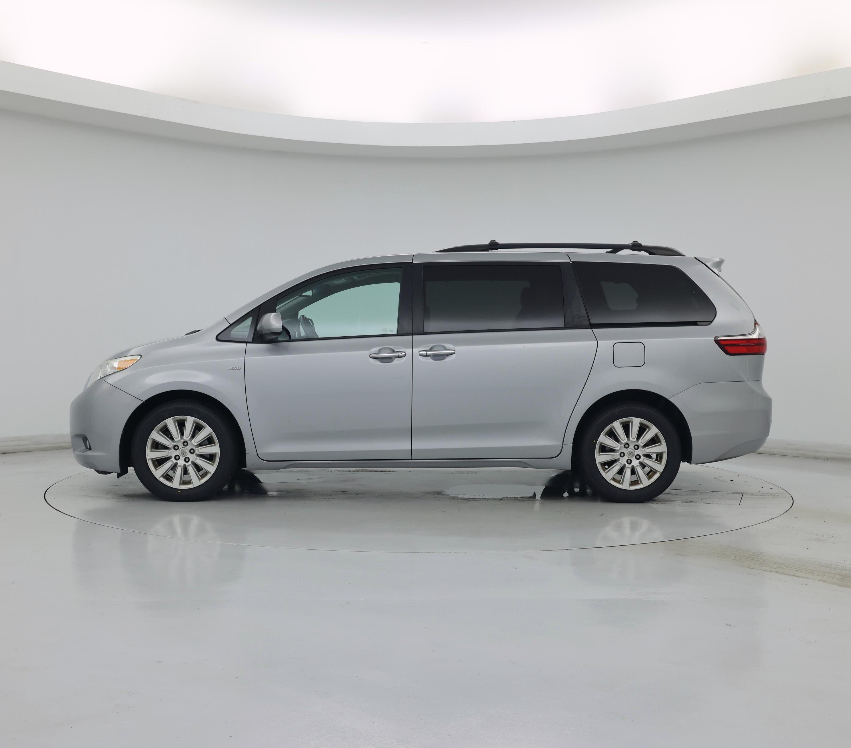 Thumbnail: 2016 Toyota Sienna - 3