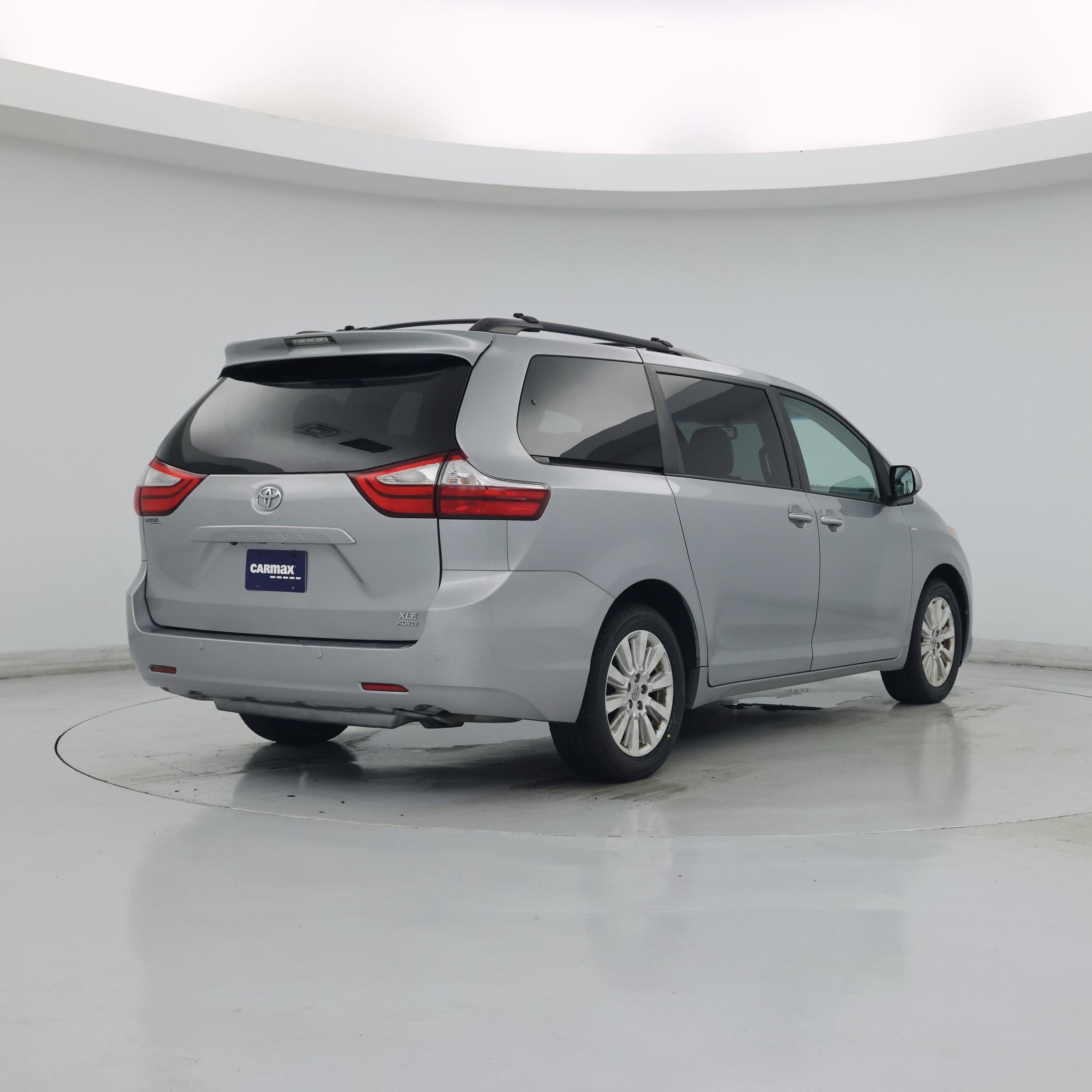 Thumbnail: 2016 Toyota Sienna - 8