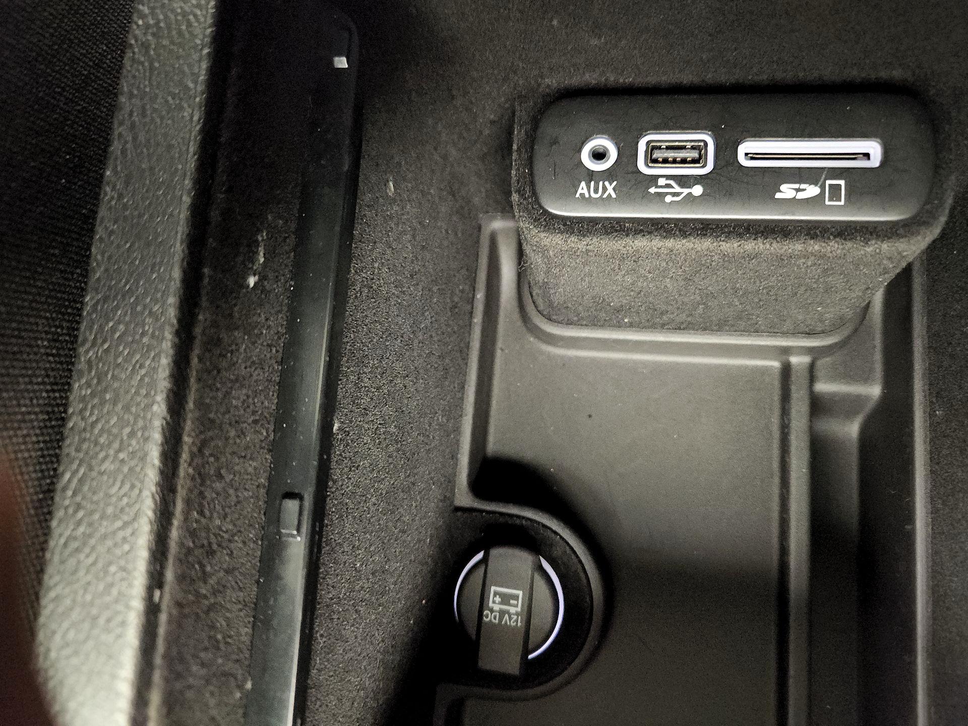 Thumbnail: 2015 Dodge Charger - 19
