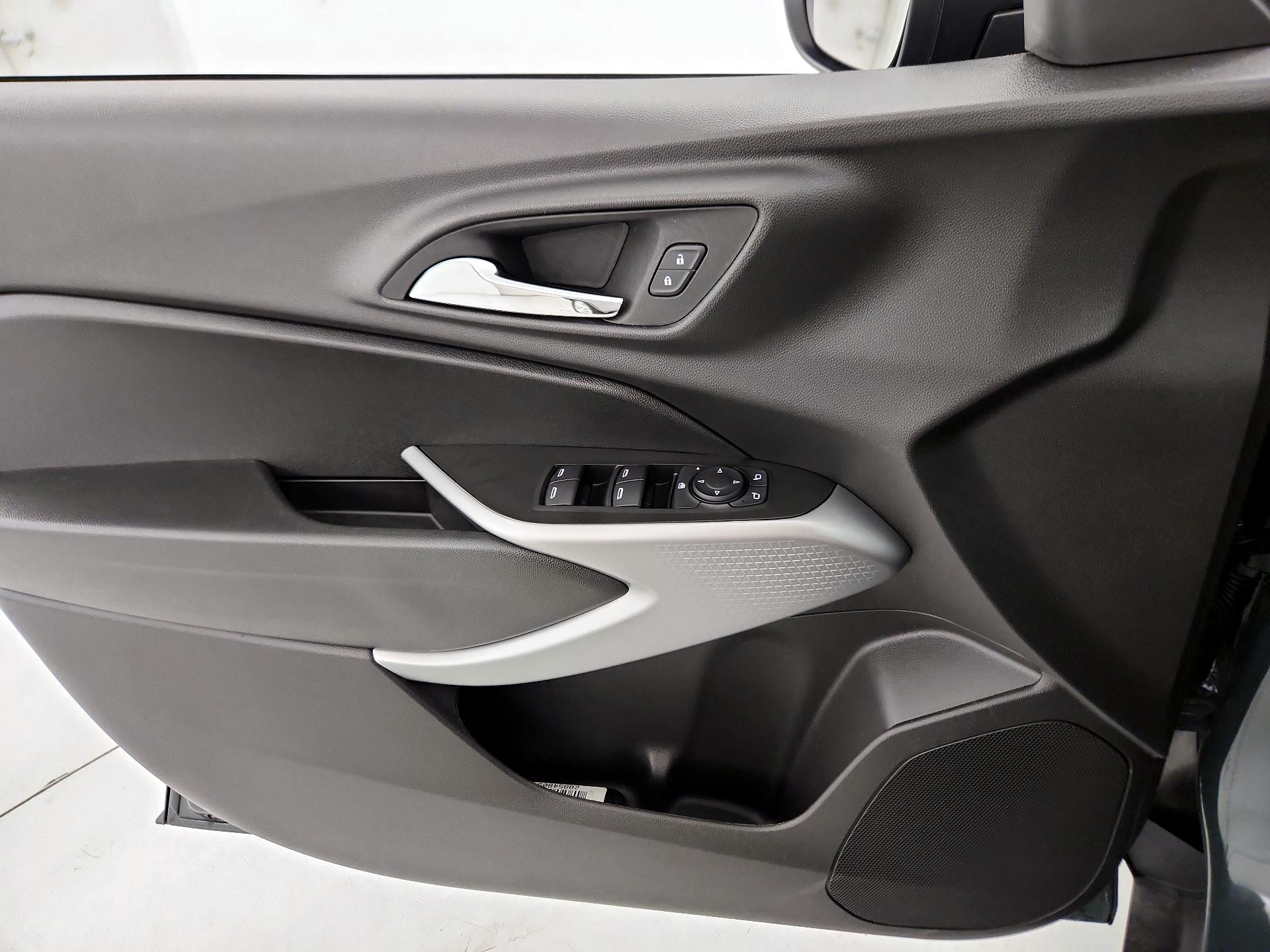 Thumbnail: 2025 Chevrolet Trax - 12
