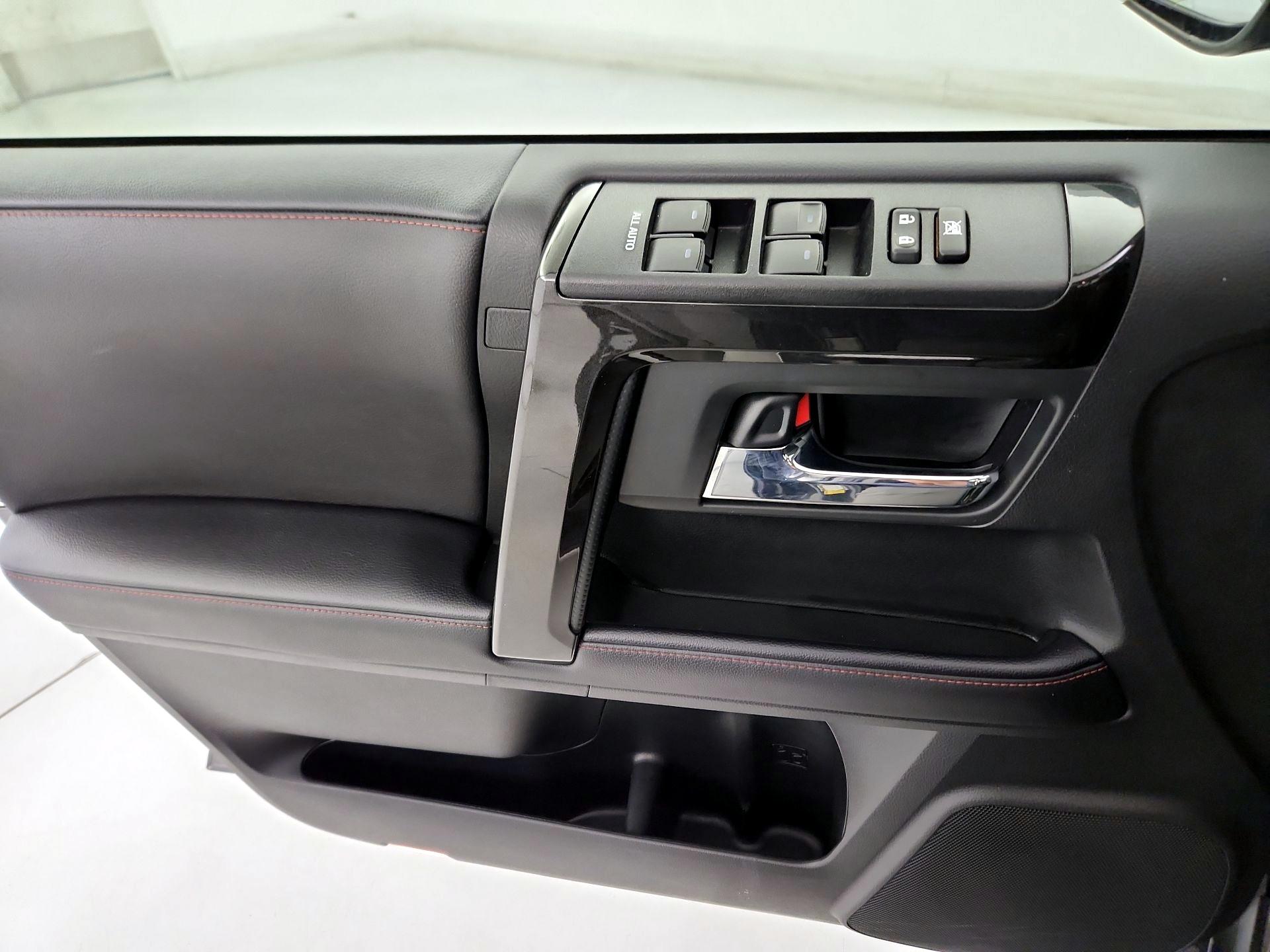 Thumbnail: 2022 Toyota 4Runner - 12