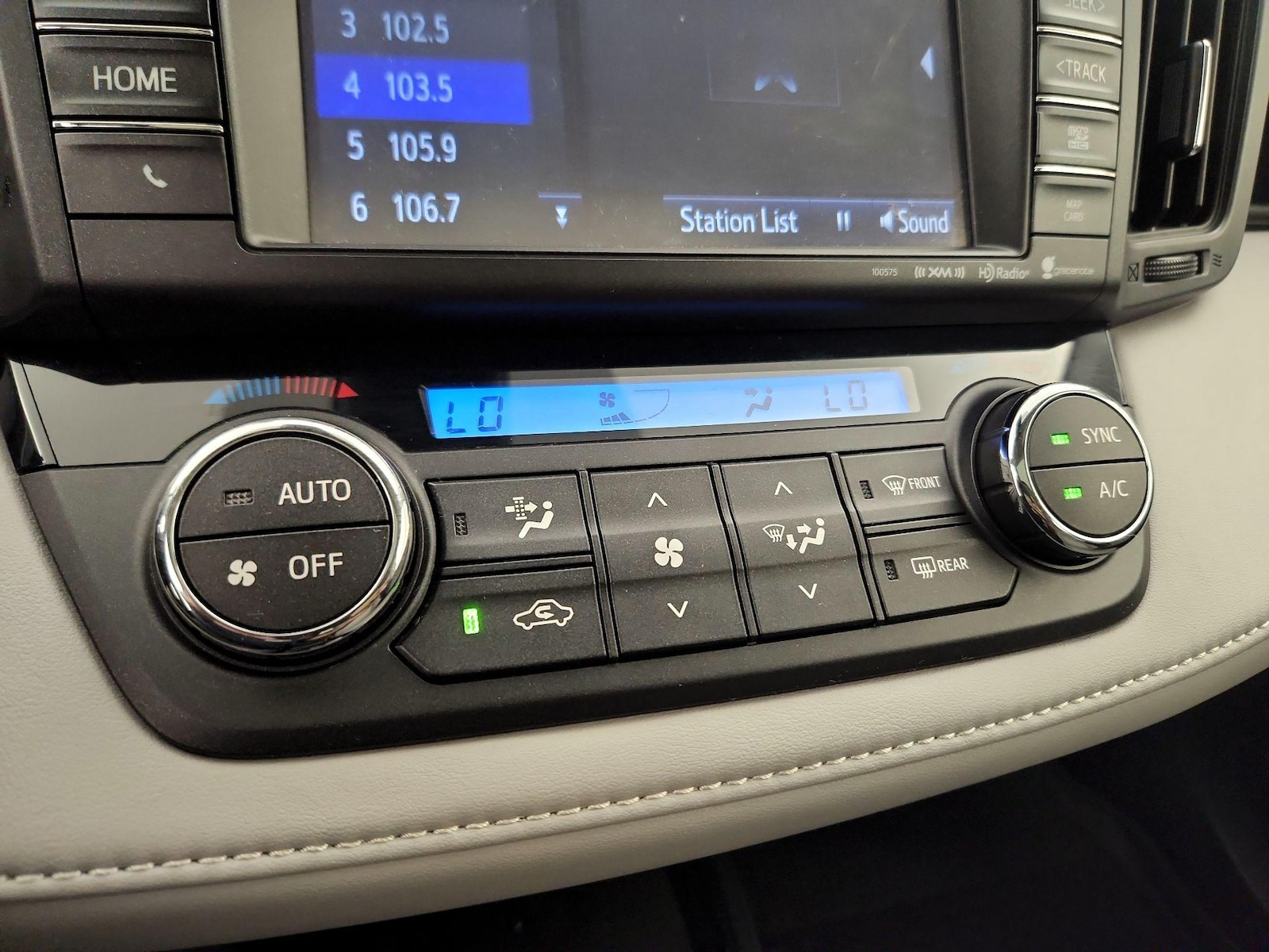2018 Toyota RAV4 Limited - Photo 18