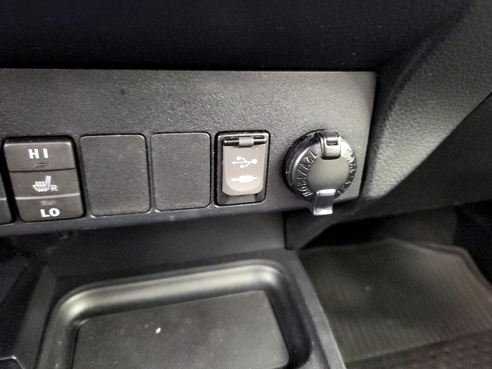 2018 Toyota RAV4 Limited - Photo 20