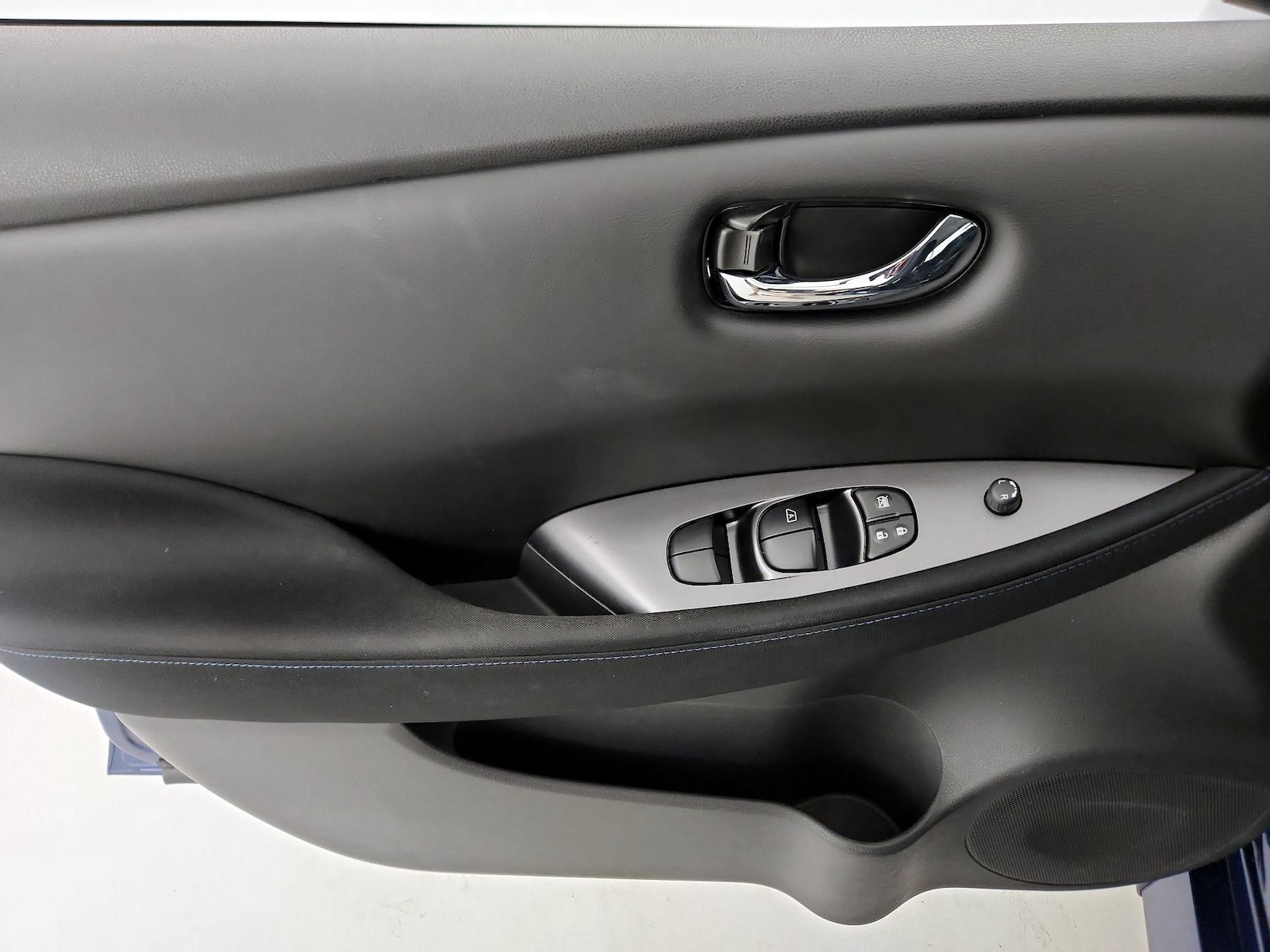 2022 Nissan LEAF S - Photo 13