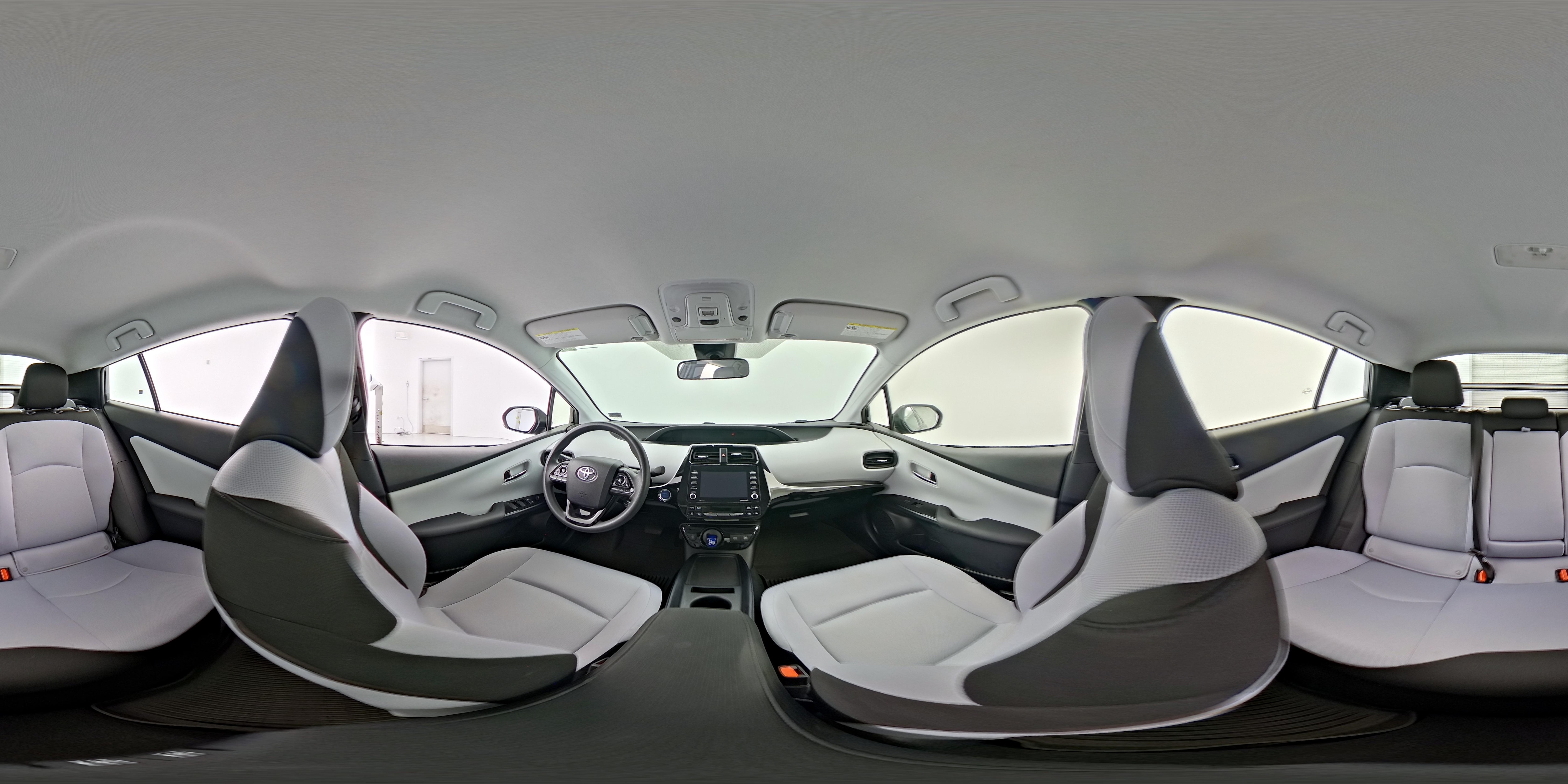 2021 Toyota Prius L Eco - Photo 24