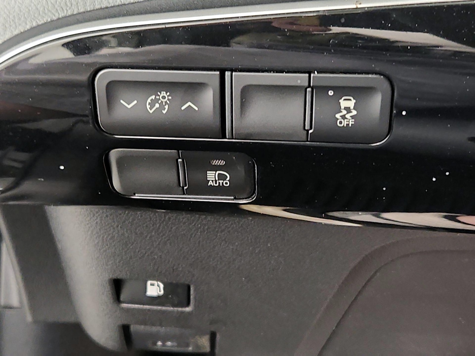 2021 Toyota Prius L Eco - Photo 14