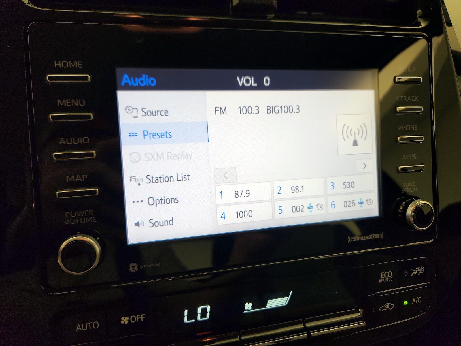 2021 Toyota Prius L Eco - Photo 17