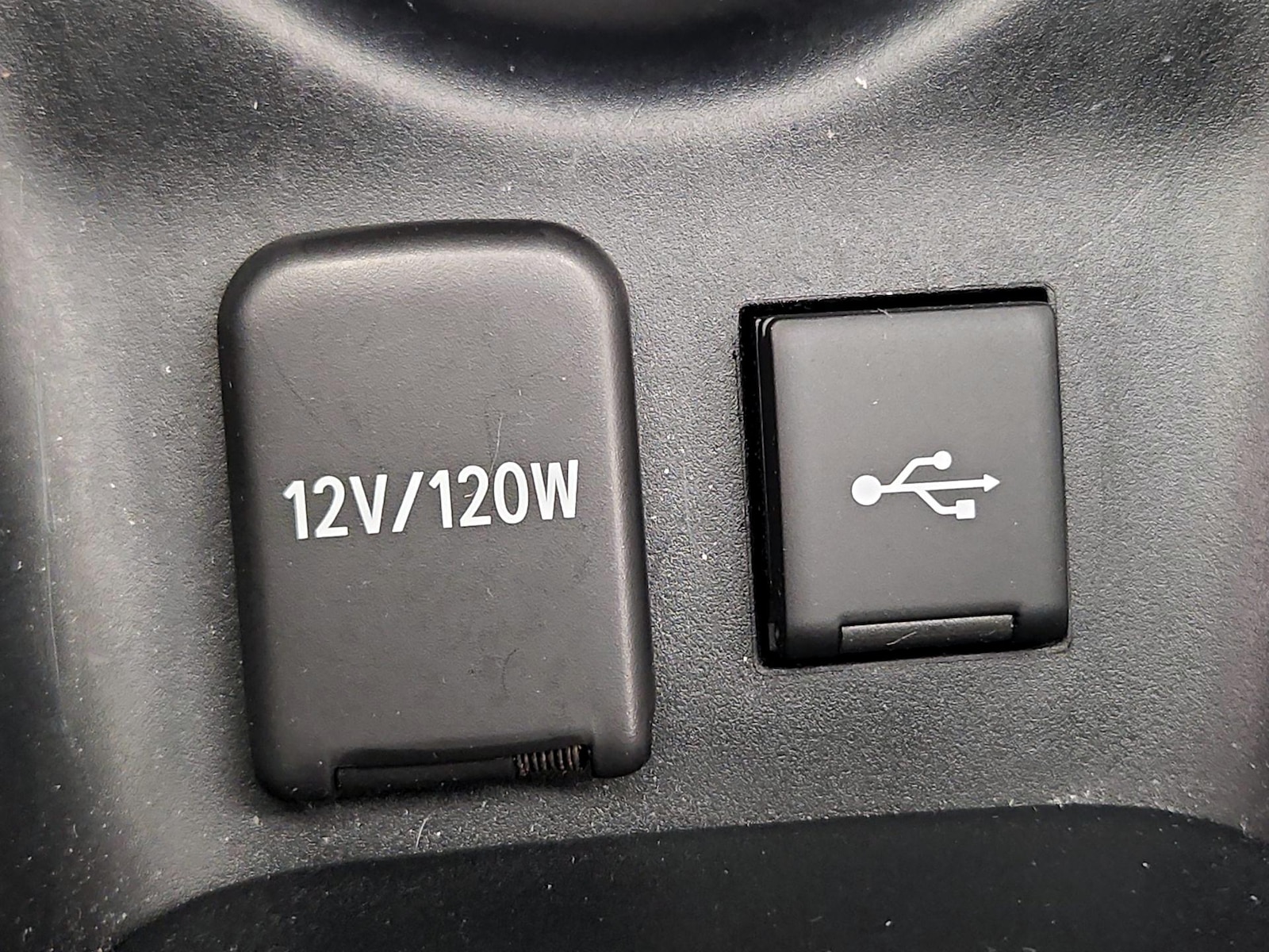 2021 Toyota Prius L Eco - Photo 20