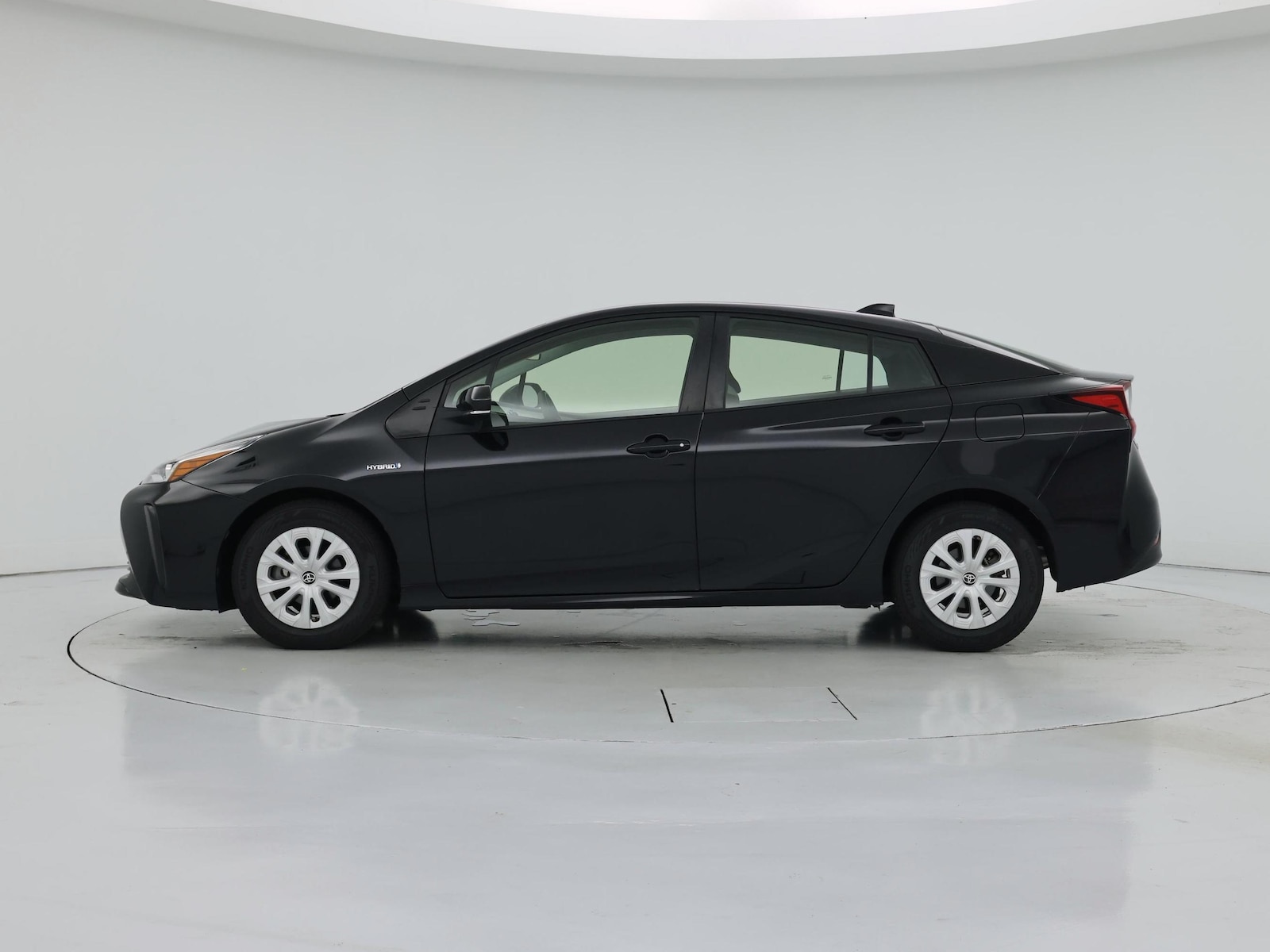 2021 Toyota Prius L Eco - Photo 4
