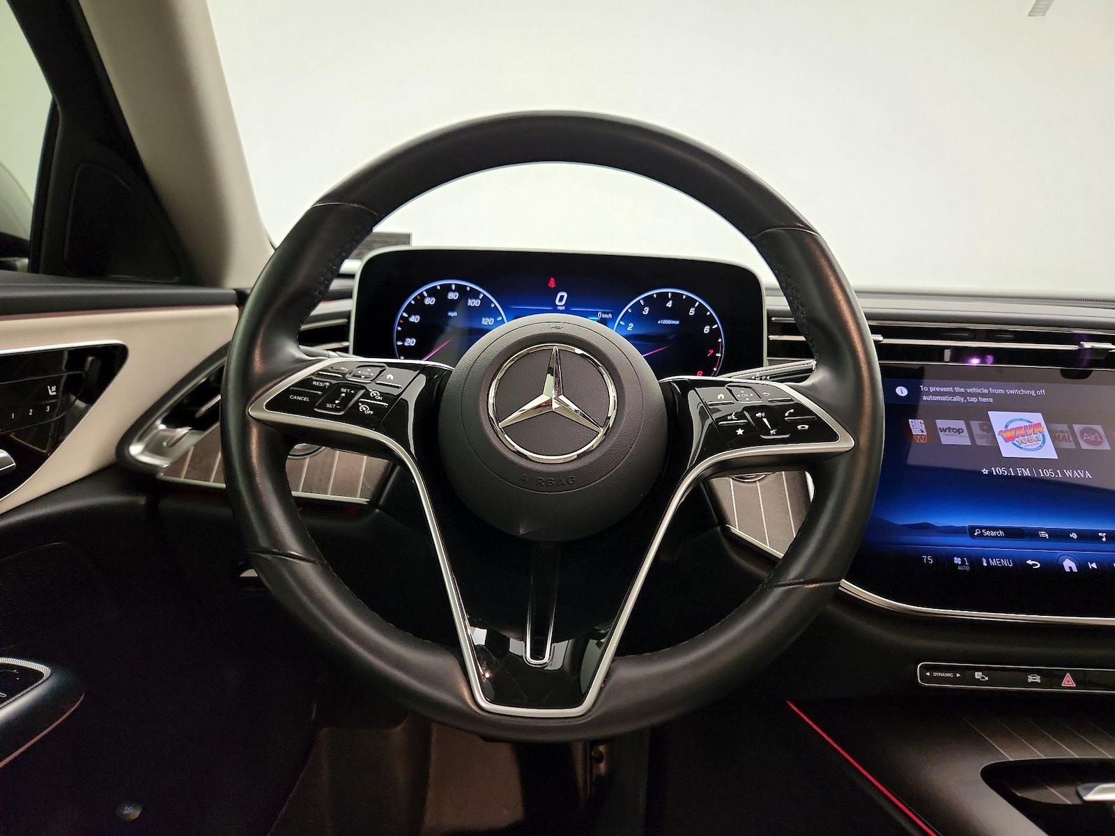 2025 Mercedes-Benz E-Class E450 - Photo 11