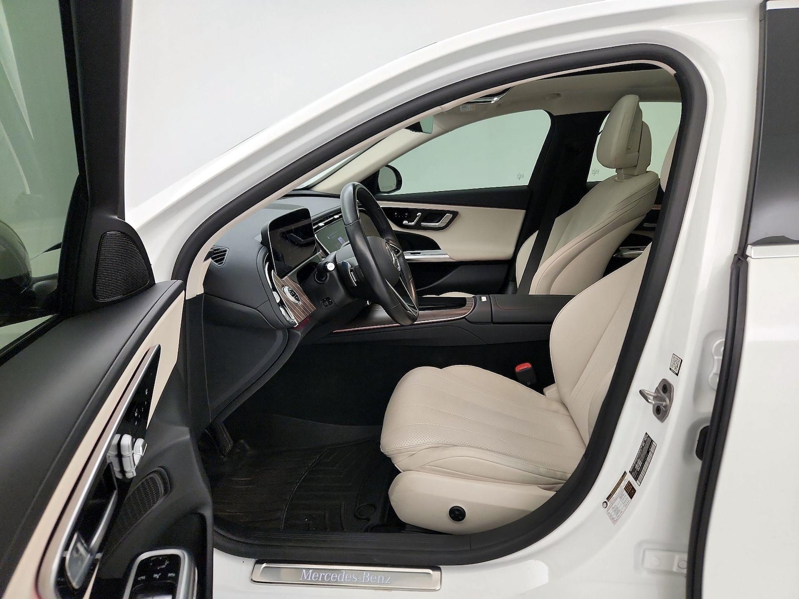 2025 Mercedes-Benz E-Class E450 - Photo 12