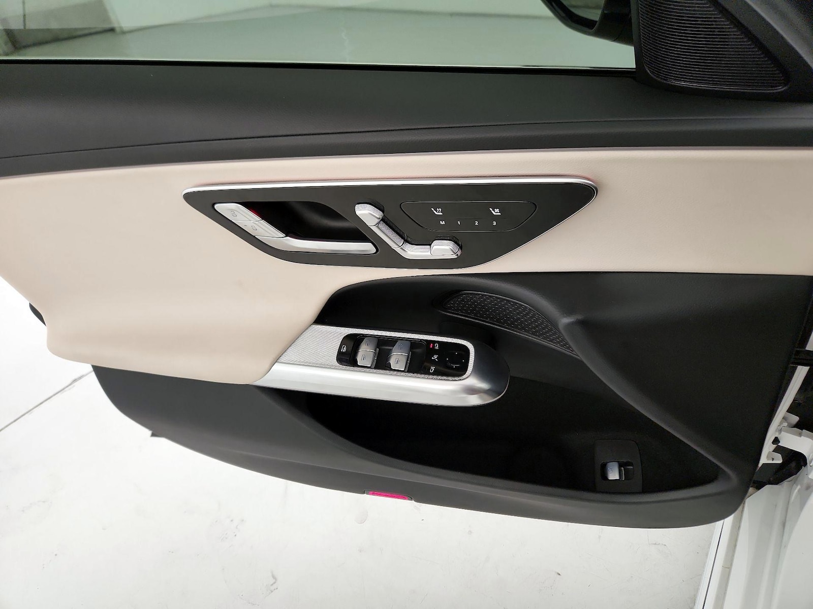 2025 Mercedes-Benz E-Class E450 - Photo 13