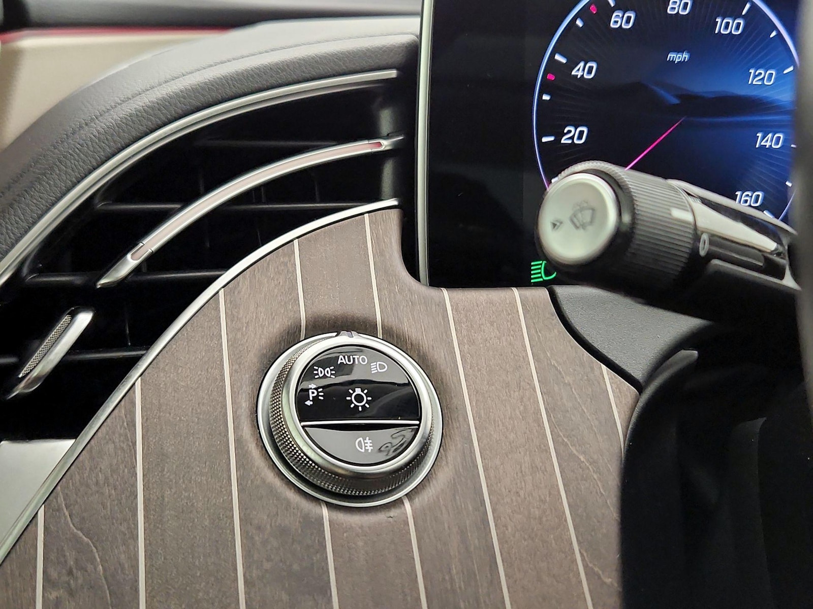 2025 Mercedes-Benz E-Class E450 - Photo 14