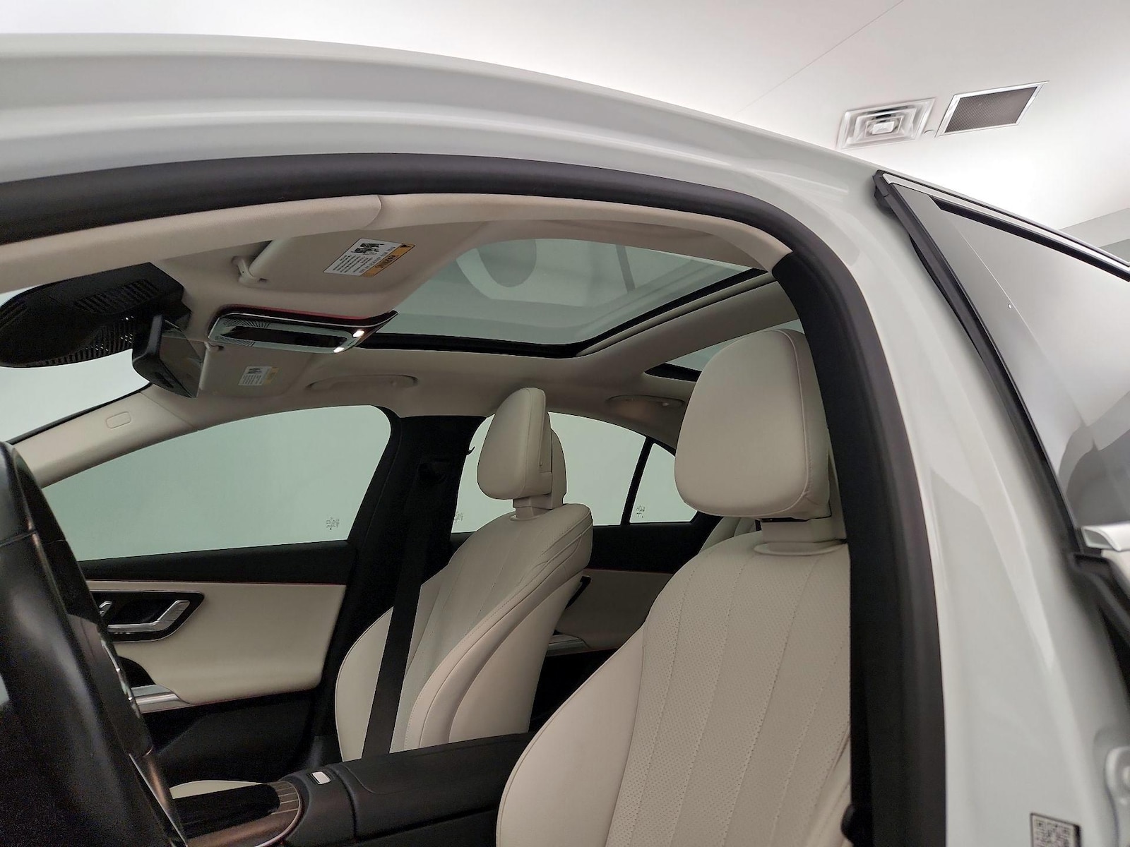 2025 Mercedes-Benz E-Class E450 - Photo 20