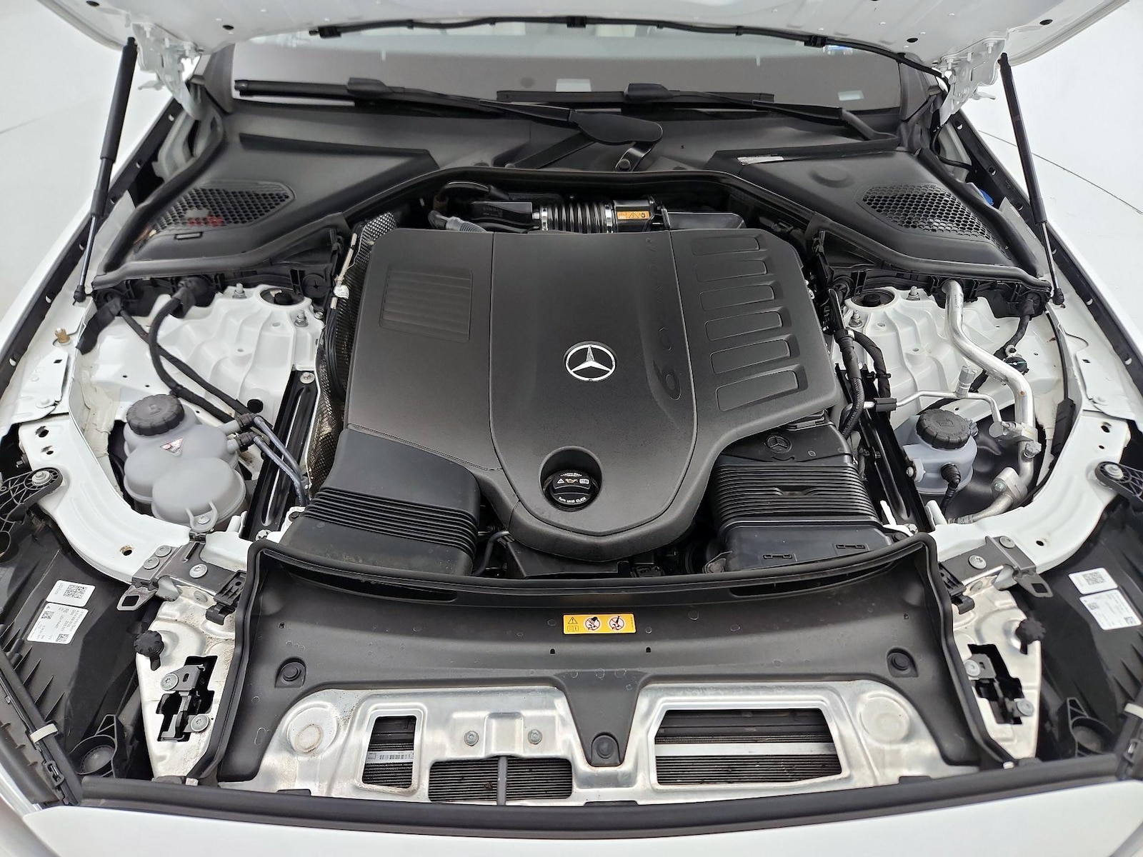 2025 Mercedes-Benz E-Class E450 - Photo 23
