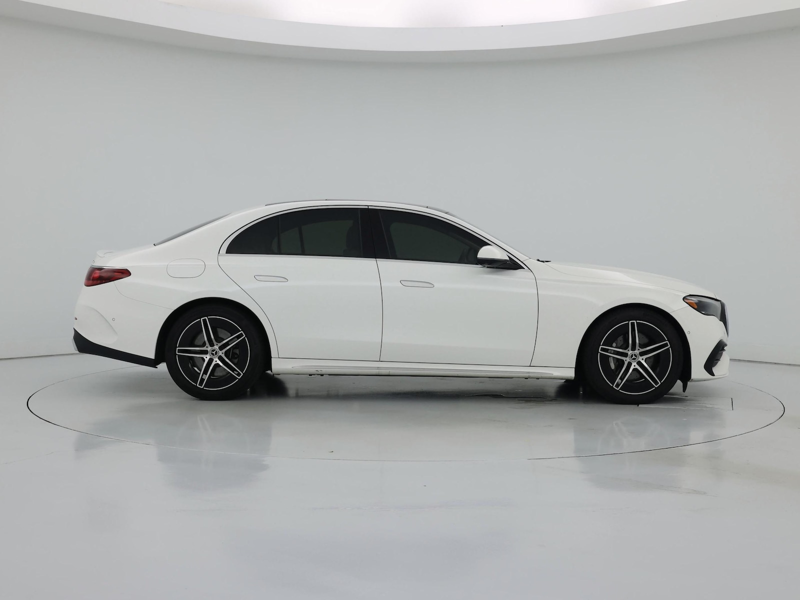 2025 Mercedes-Benz E-Class E450 - Photo 8