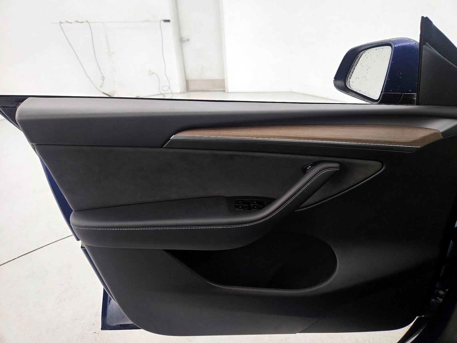 2025 Tesla Model Y Long Range - Photo 13