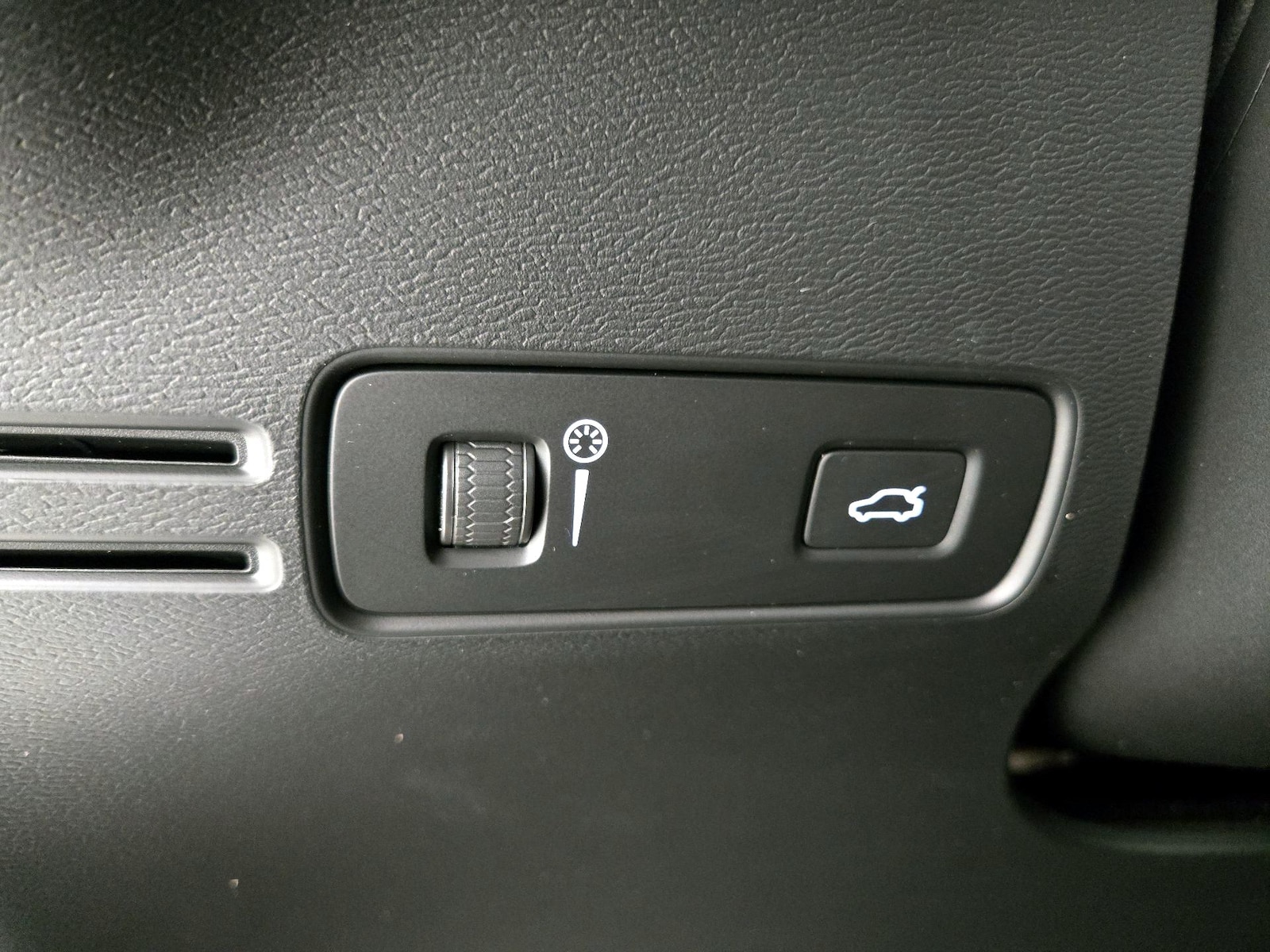 2021 Volvo XC40 Momentum - Photo 14