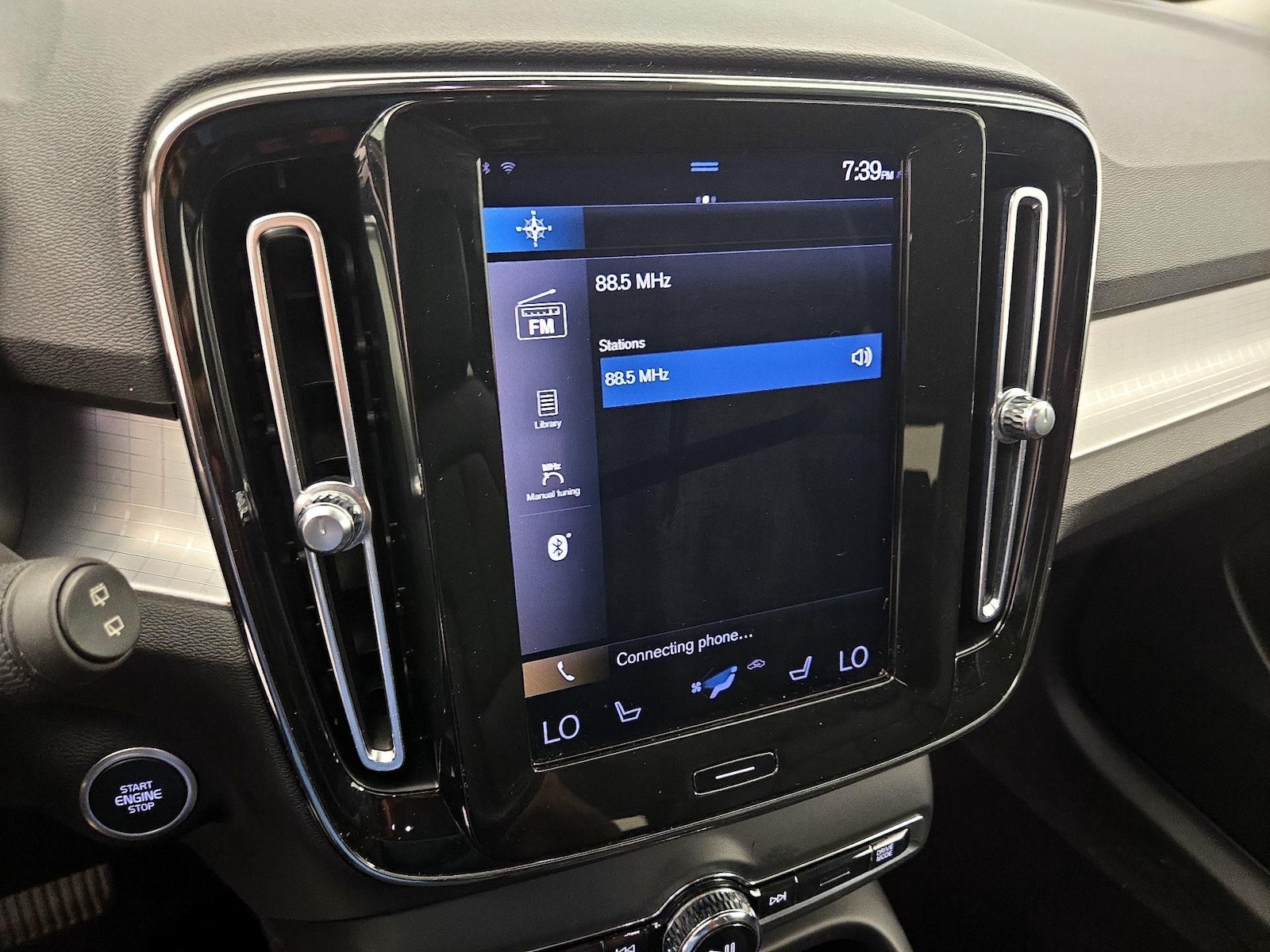 2021 Volvo XC40 Momentum - Photo 16