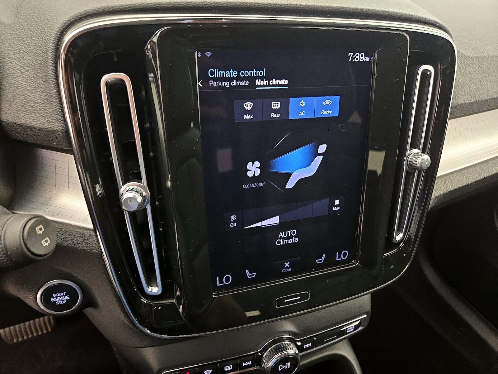2021 Volvo XC40 Momentum - Photo 17