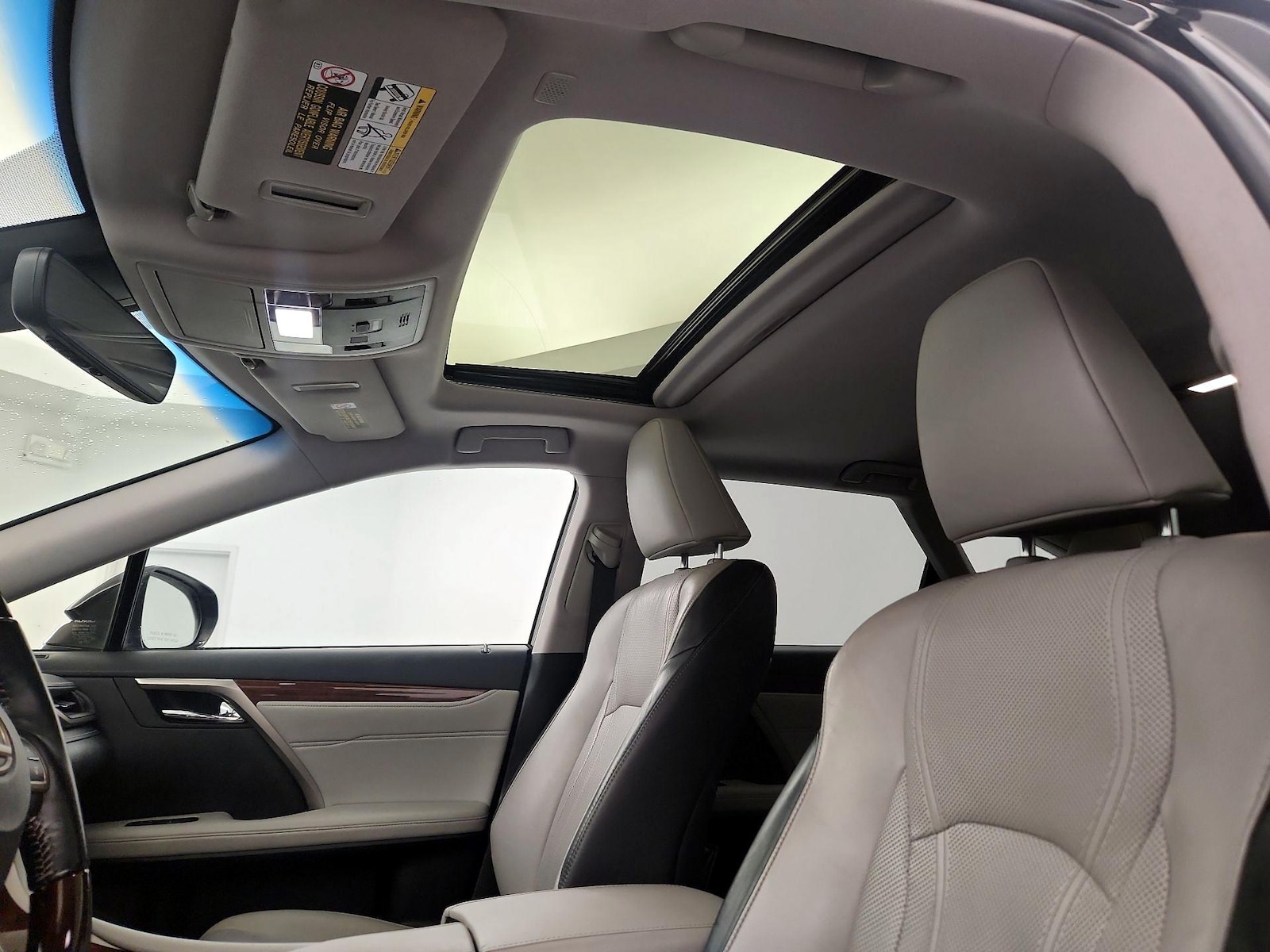 Sunroof(s) & Overhead Airbags