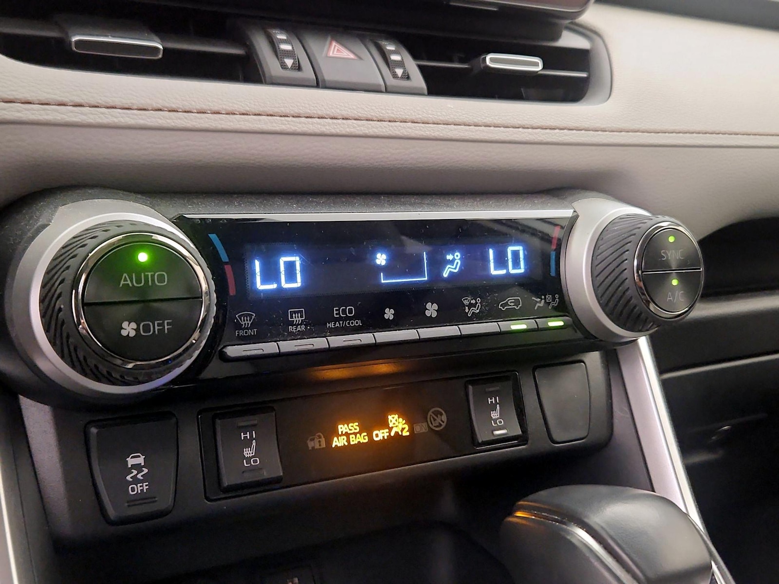 2024 Toyota RAV4 XLE Premium - Photo 17