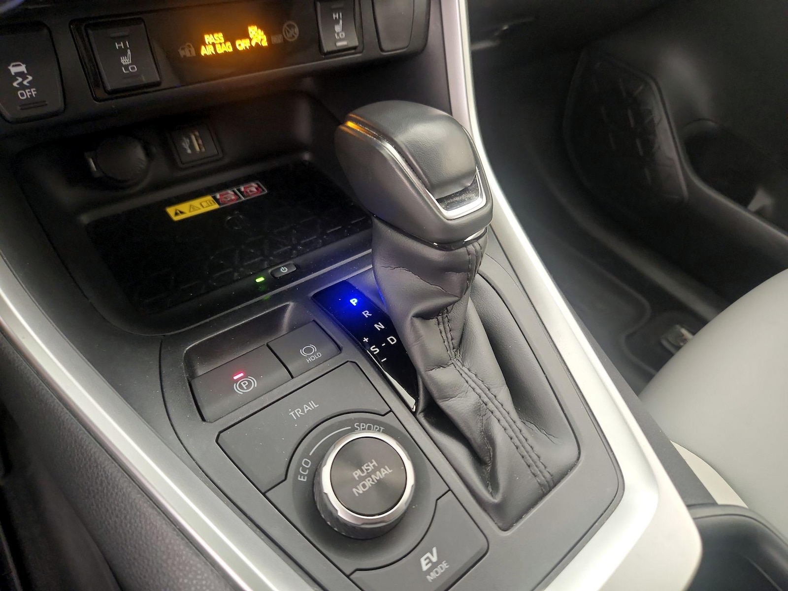 2024 Toyota RAV4 XLE Premium - Photo 18