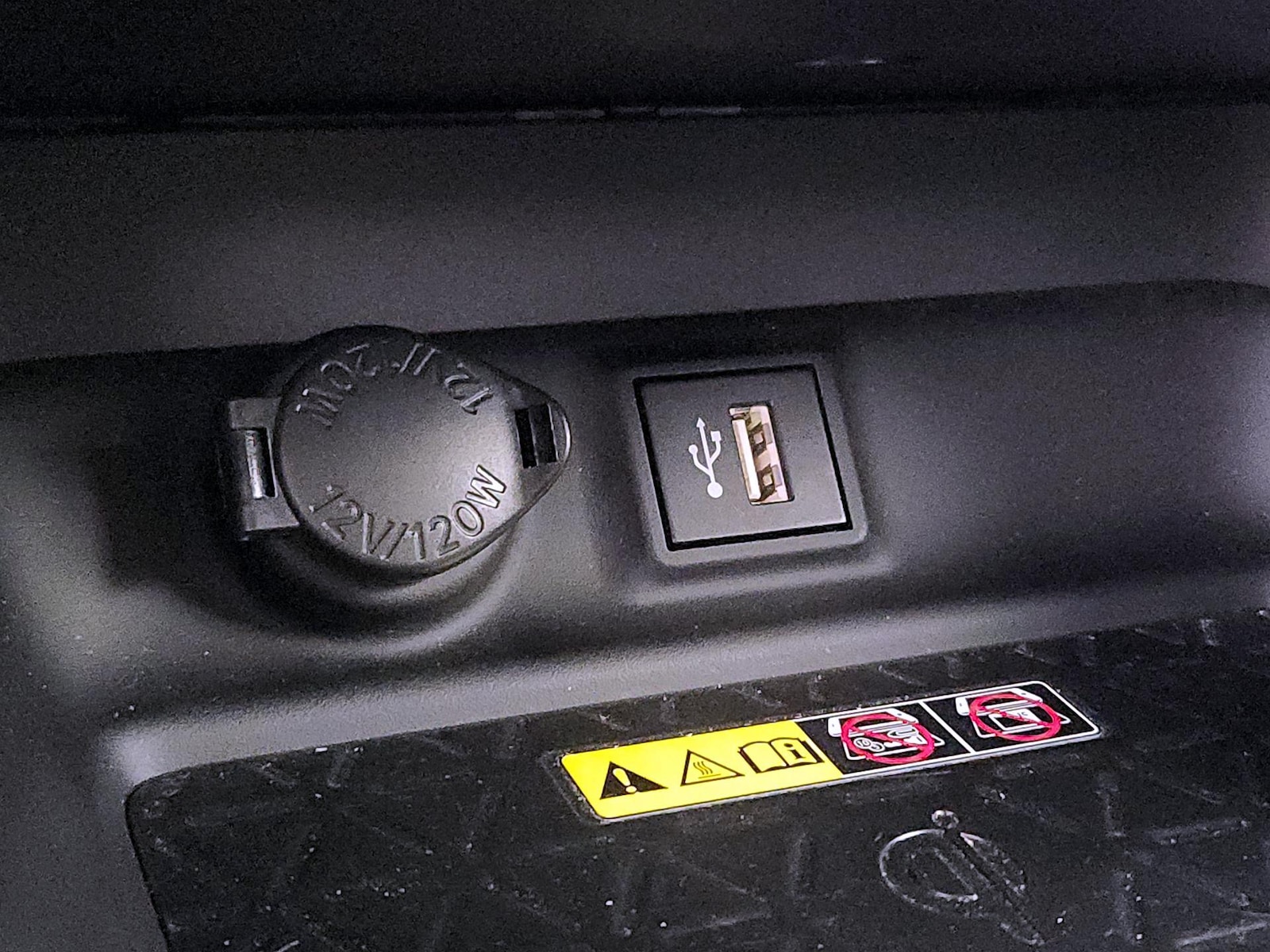 2024 Toyota RAV4 XLE Premium - Photo 19