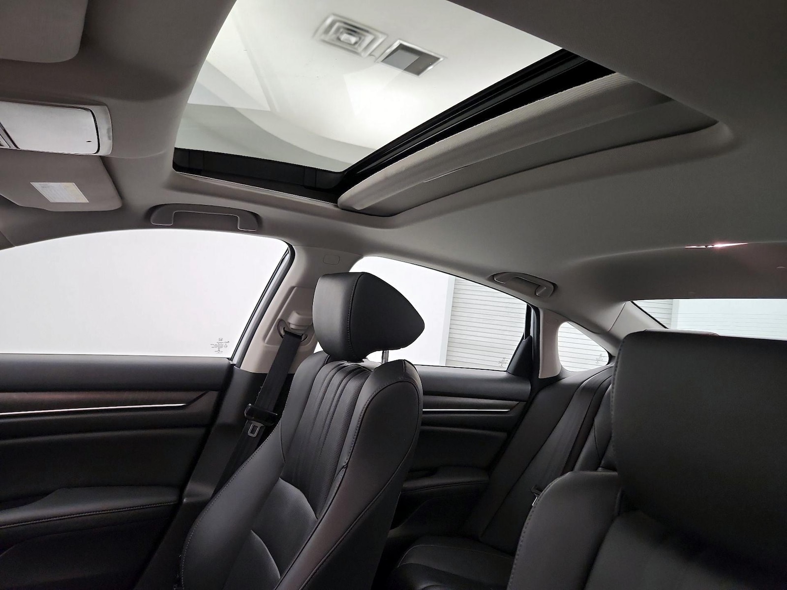 Sunroof(s) & Overhead Airbags