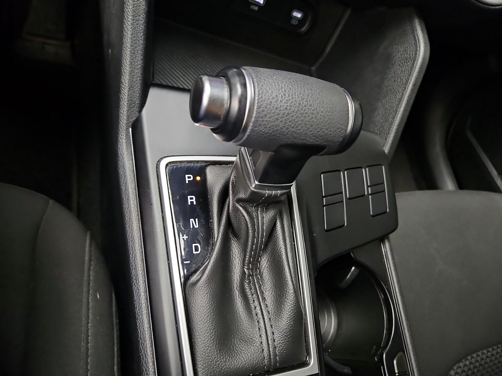 2025 Kia Sportage LX - Photo 18
