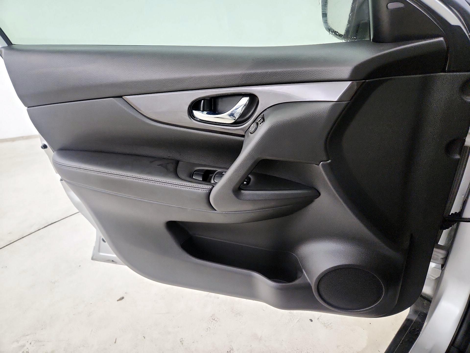Thumbnail: 2020 Nissan Rogue - 12