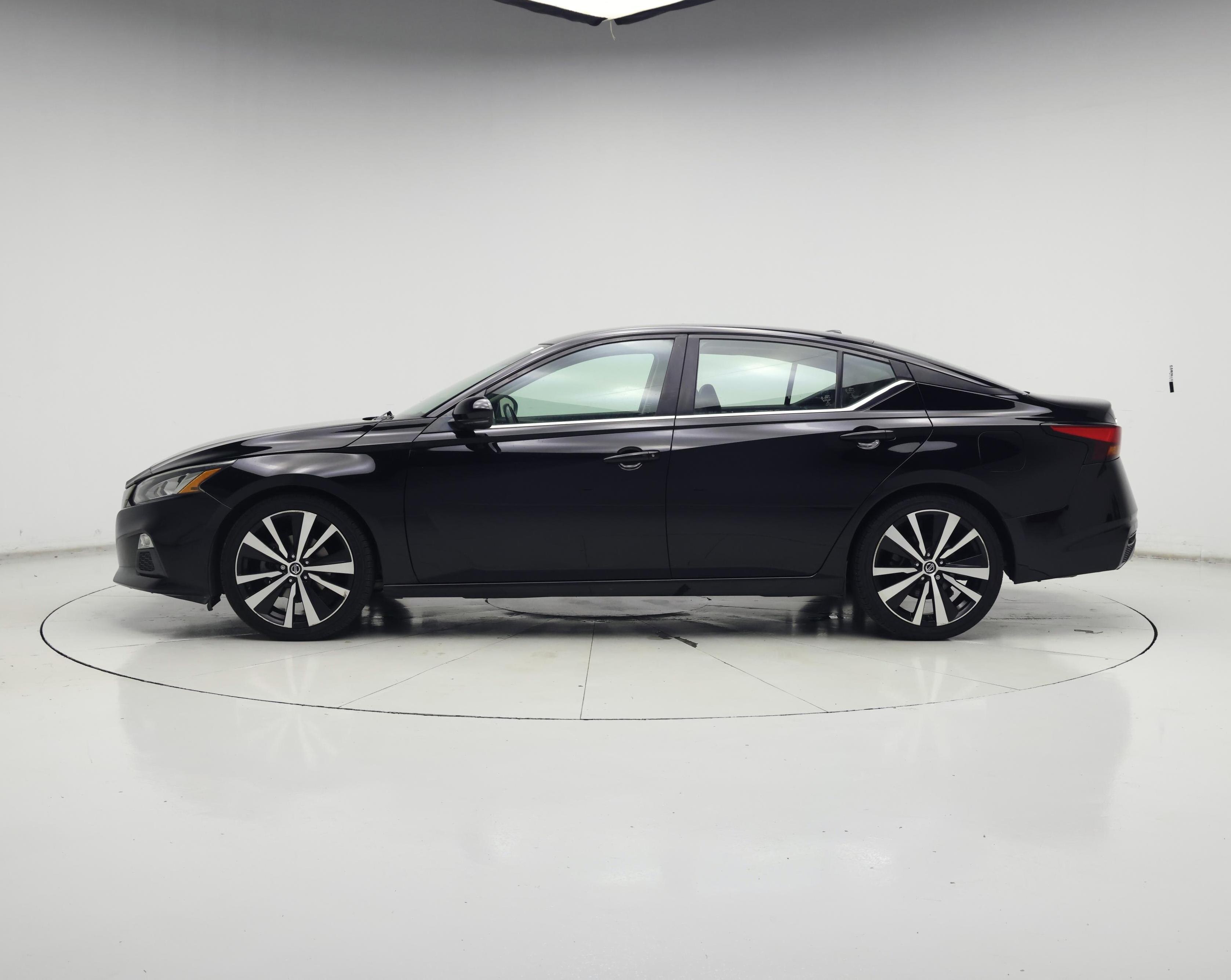 Thumbnail: 2020 Nissan Altima - 3