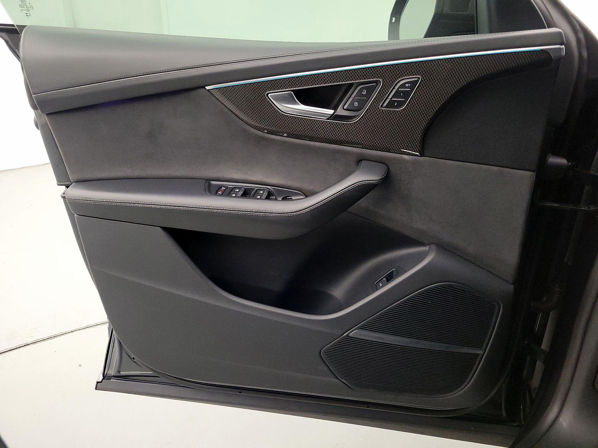 Thumbnail: 2023 Audi SQ8 - 12