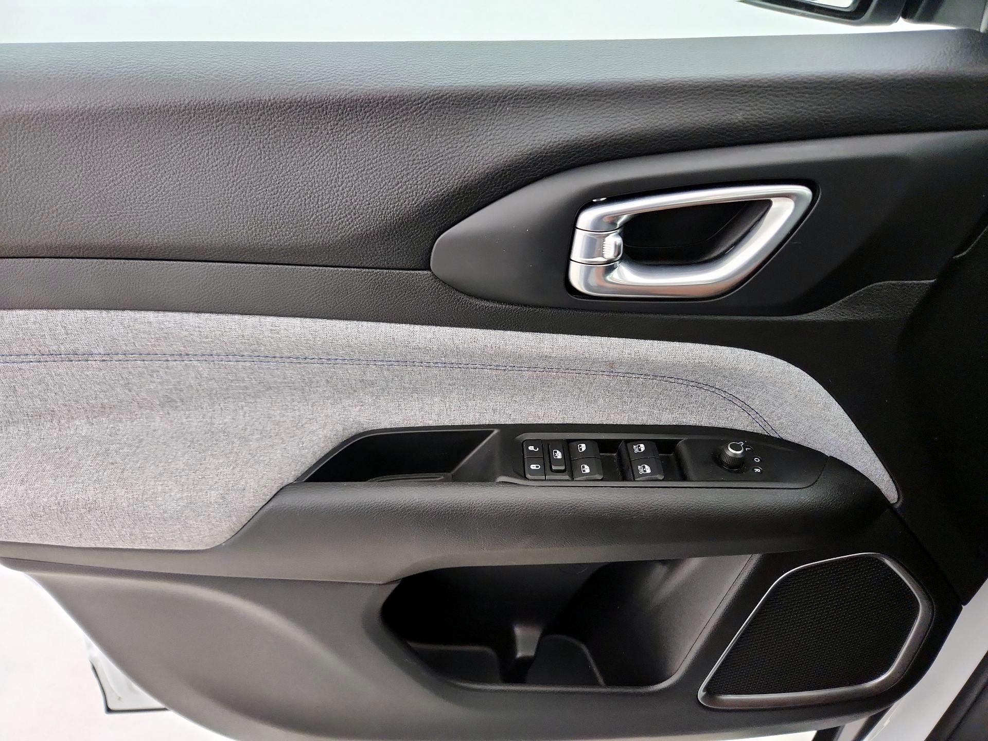 Thumbnail: 2022 Jeep Compass - 12