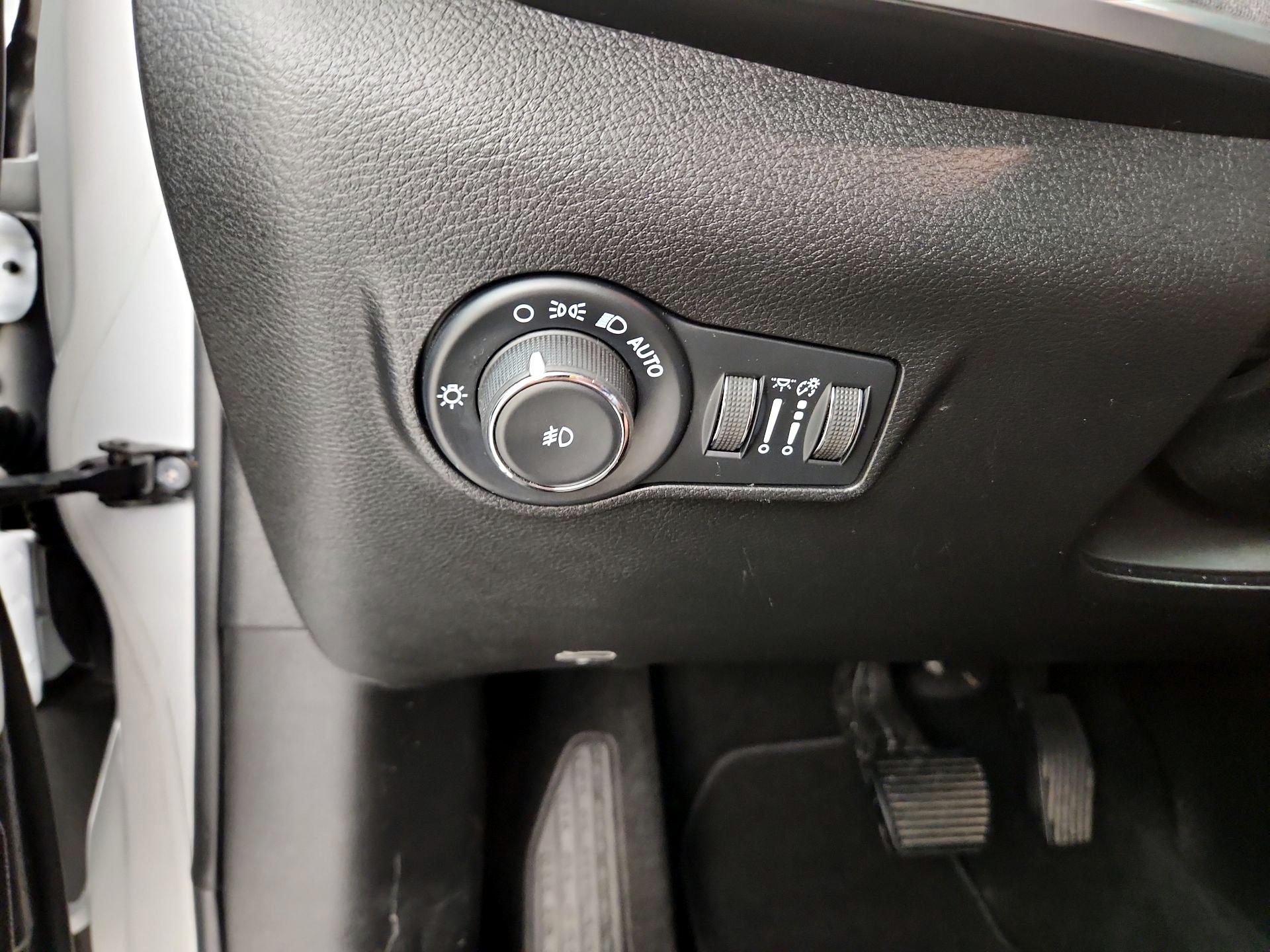 Thumbnail: 2022 Jeep Compass - 13